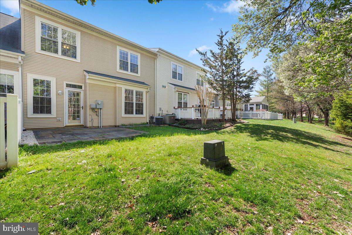 6904 WALNUT HILL DRIVE