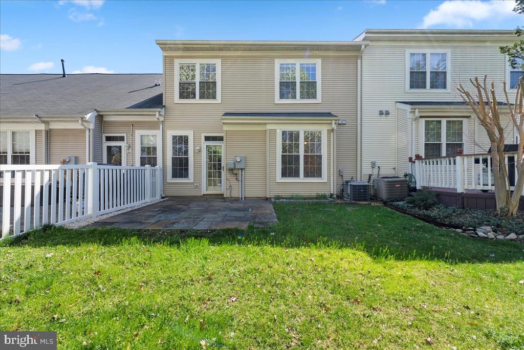 6904 WALNUT HILL DRIVE