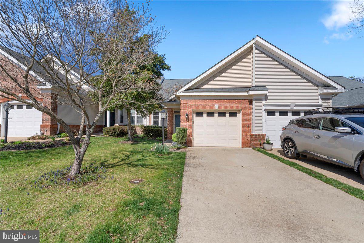 6904 WALNUT HILL DRIVE