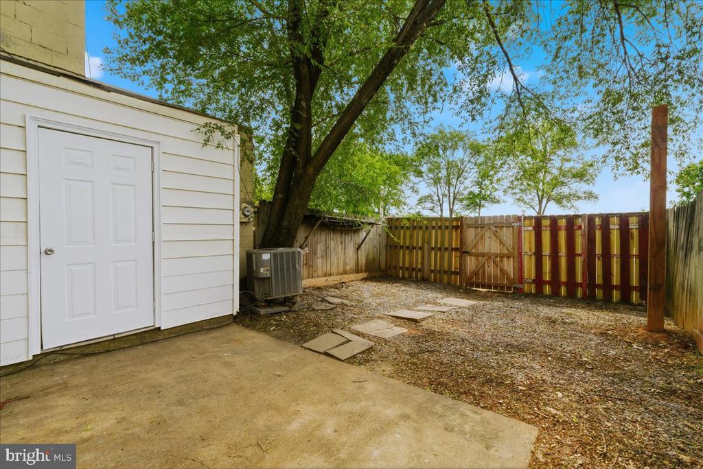 8143 COMMUNITY DRIVE 8143