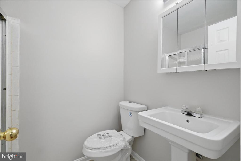 8143 COMMUNITY DRIVE 8143