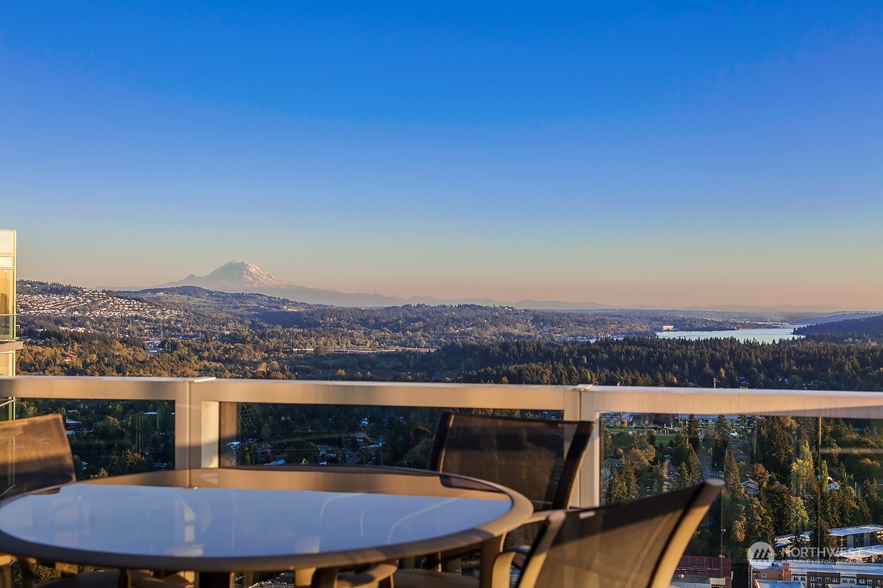 500 106th Avenue NE Unit: 4105