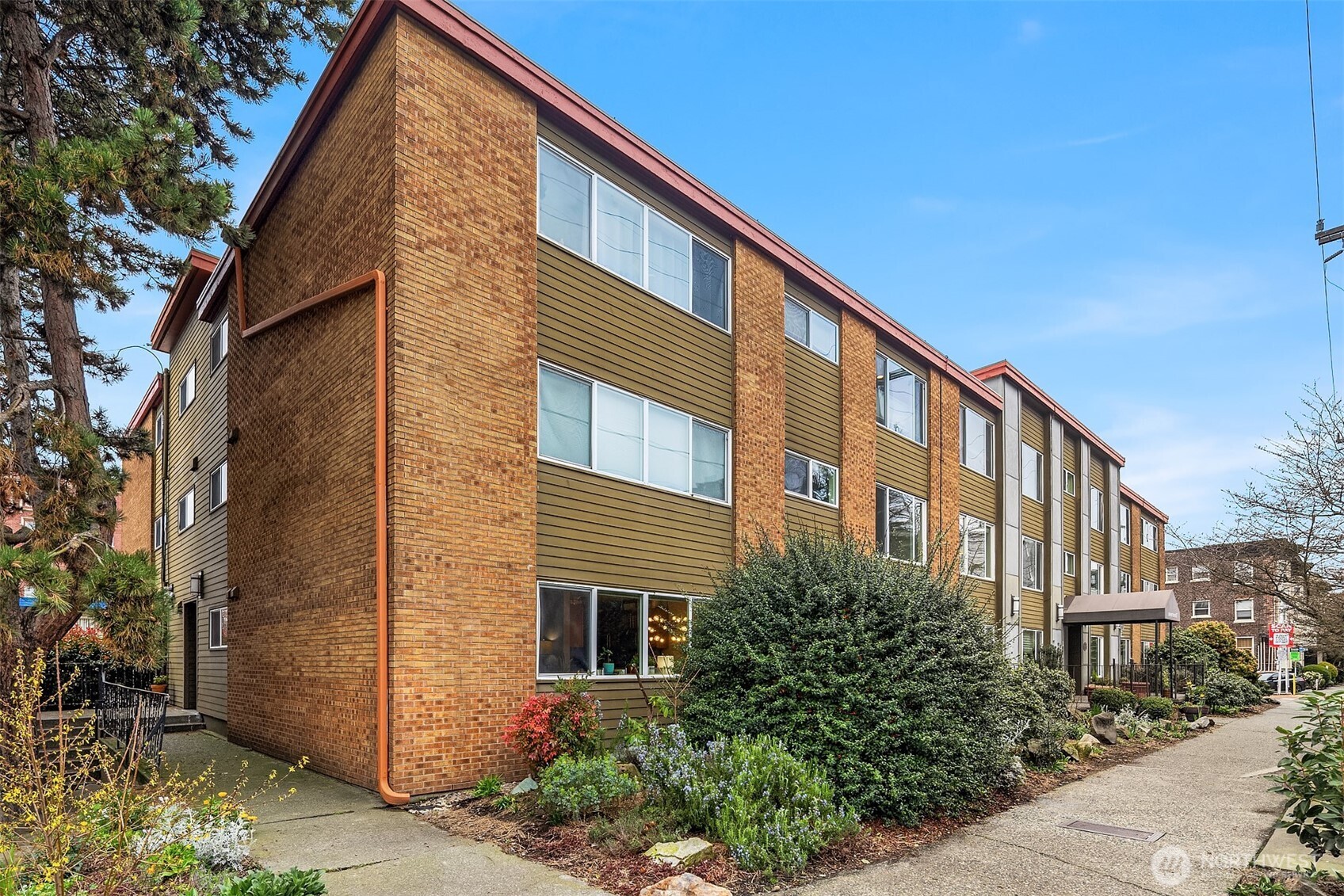1707 Boylston Avenue Unit: 206
