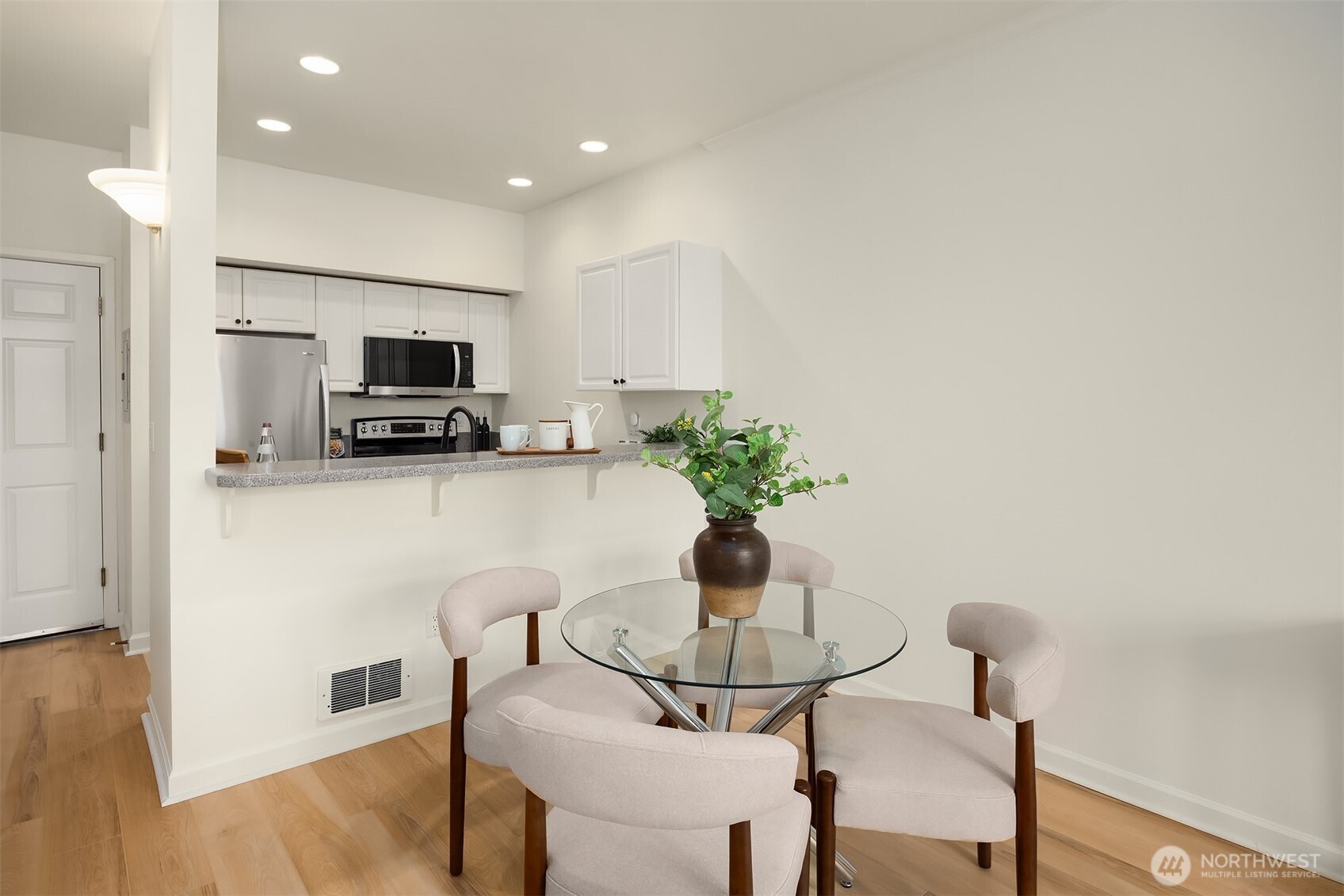 122 S State Street Unit: 207 E
