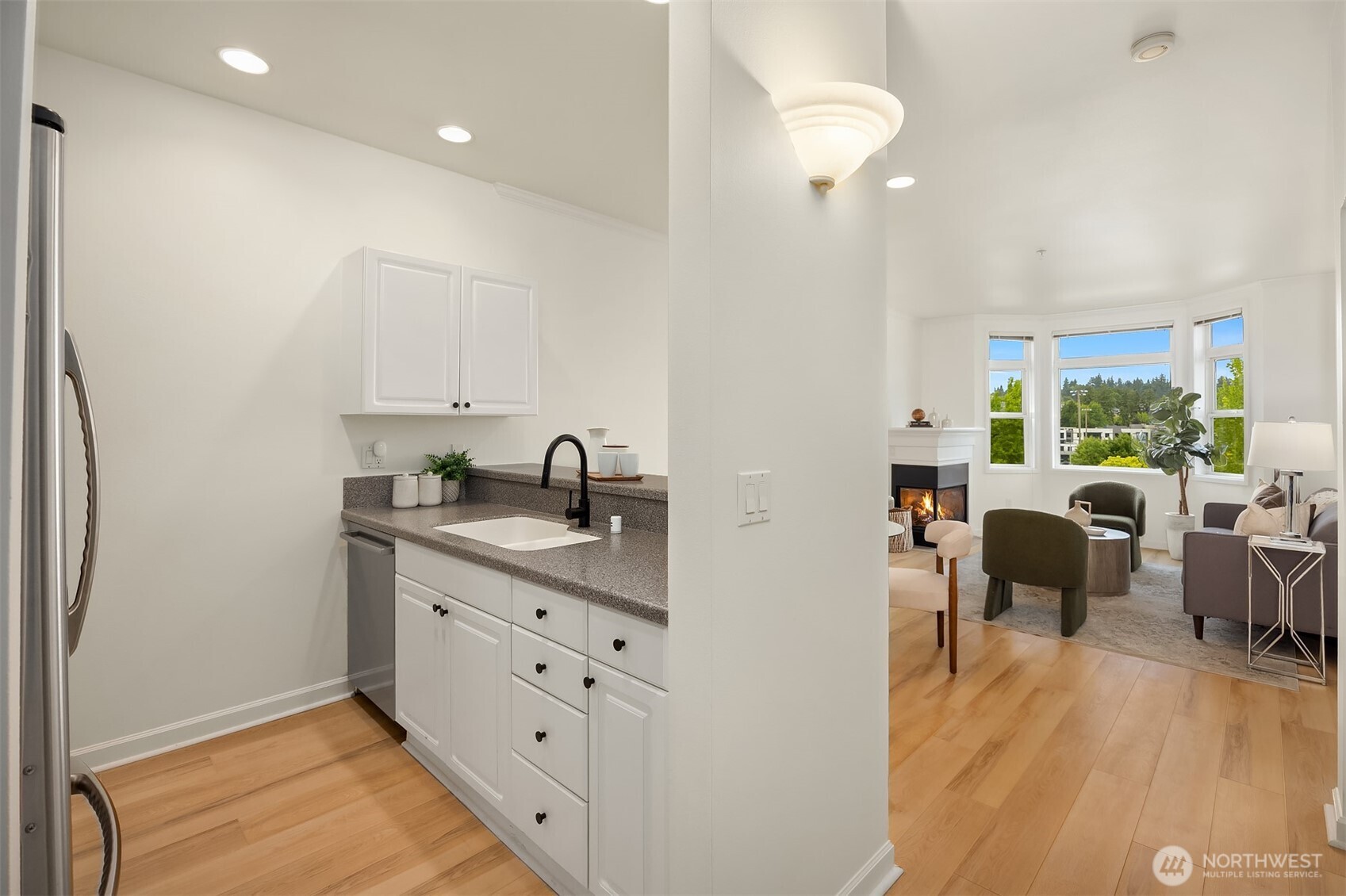 122 S State Street Unit: 207 E