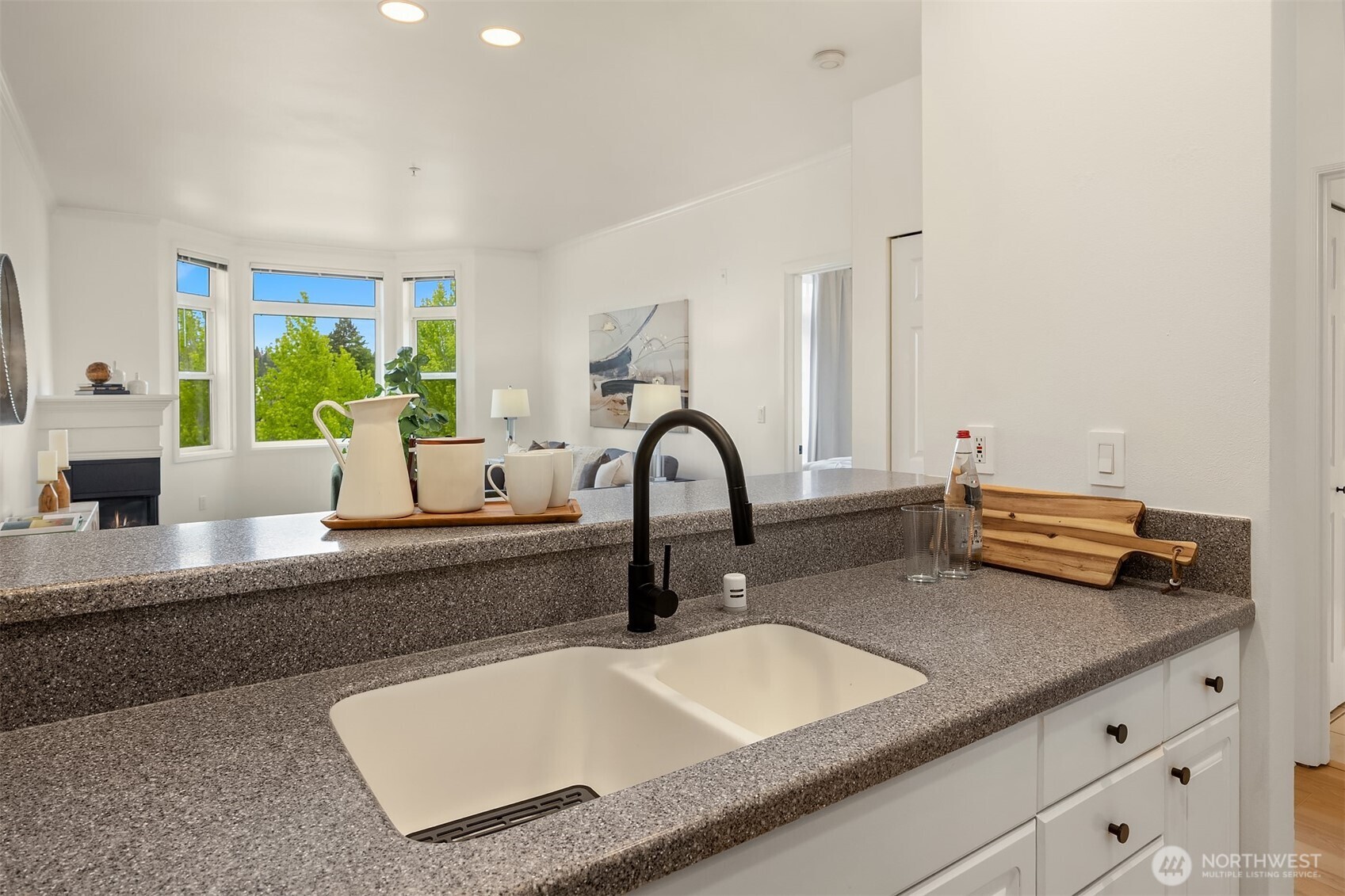 122 S State Street Unit: 207 E