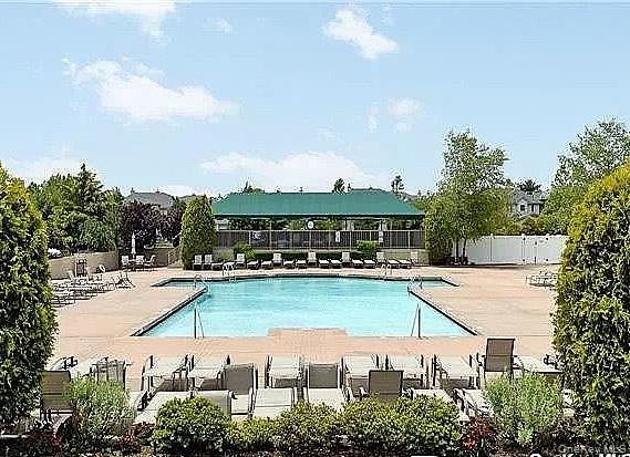 1053 Savoy Drive