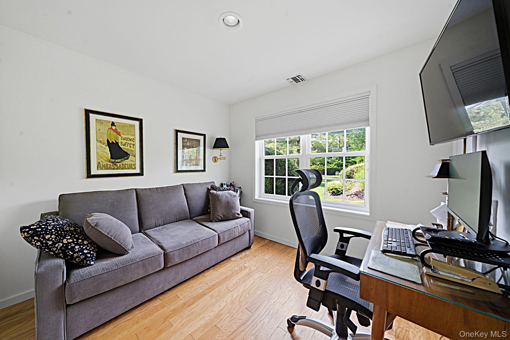 1053 Savoy Drive