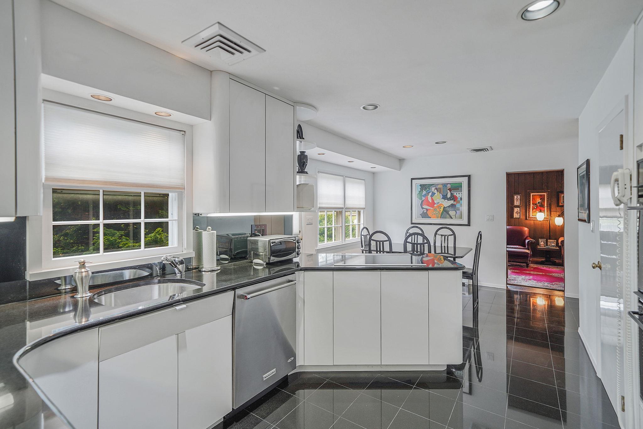 30 Twixt Hills Road