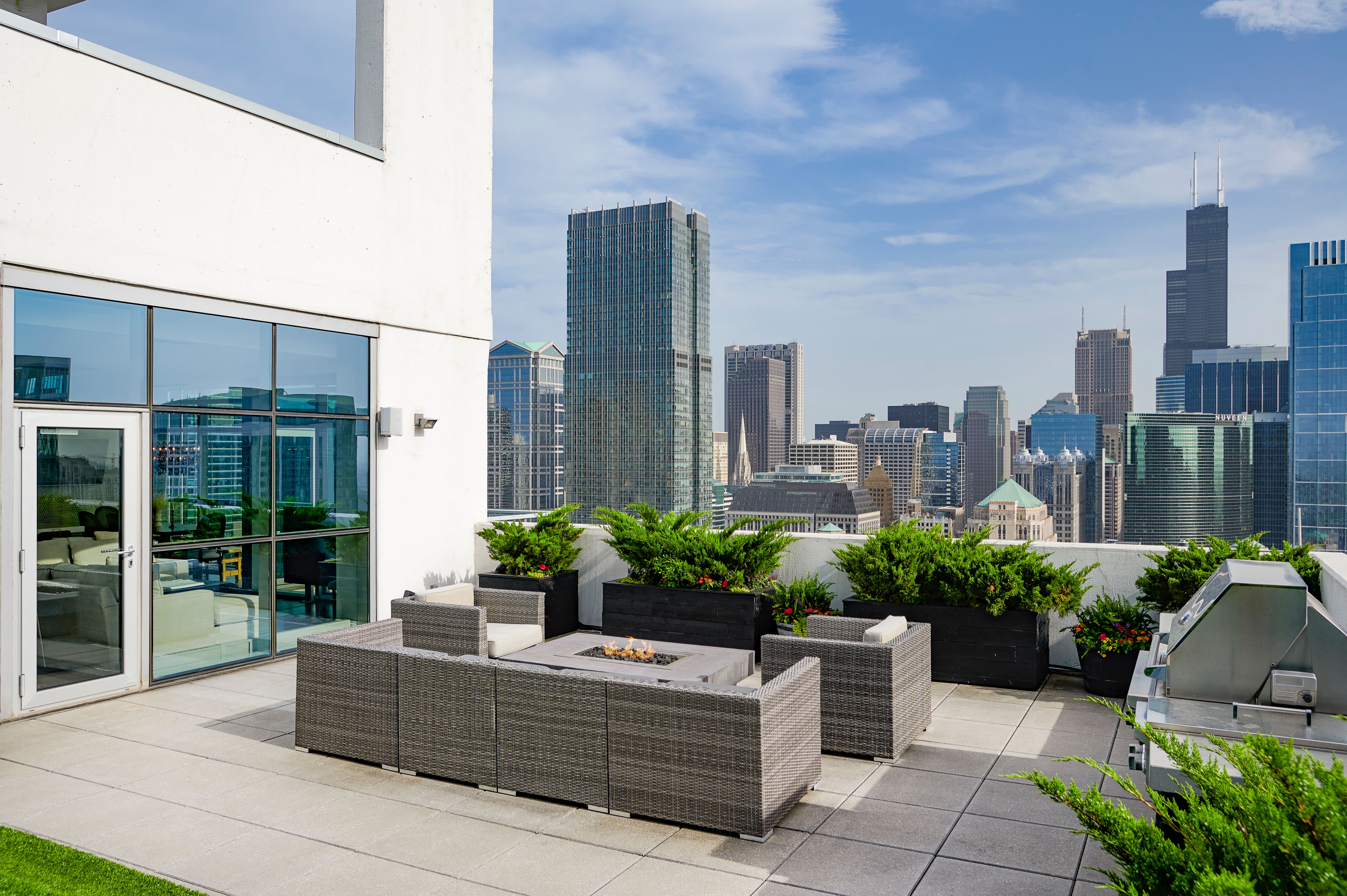303 W Ohio 4004 
