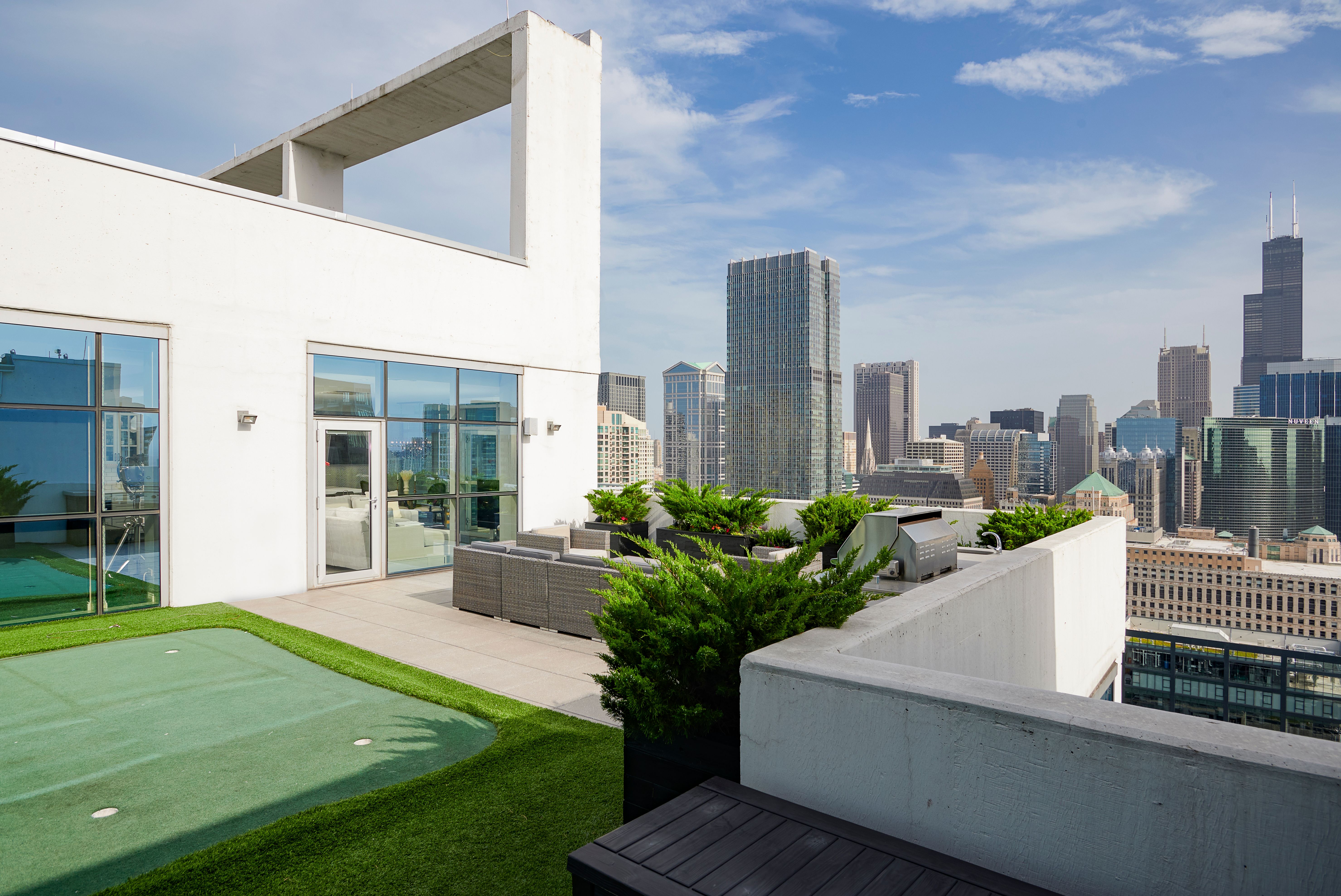303 W Ohio 4004 