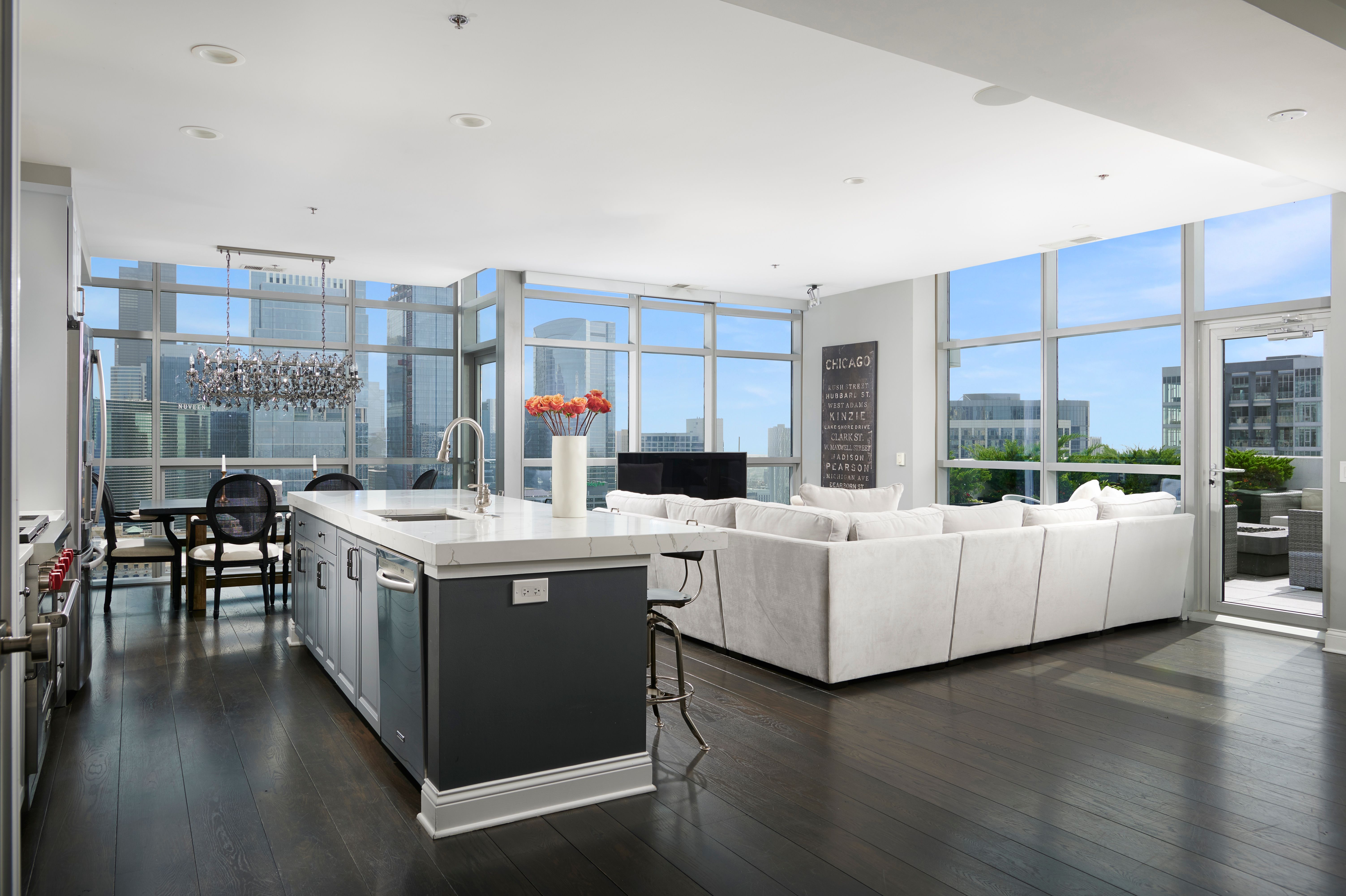 303 W Ohio 4004 