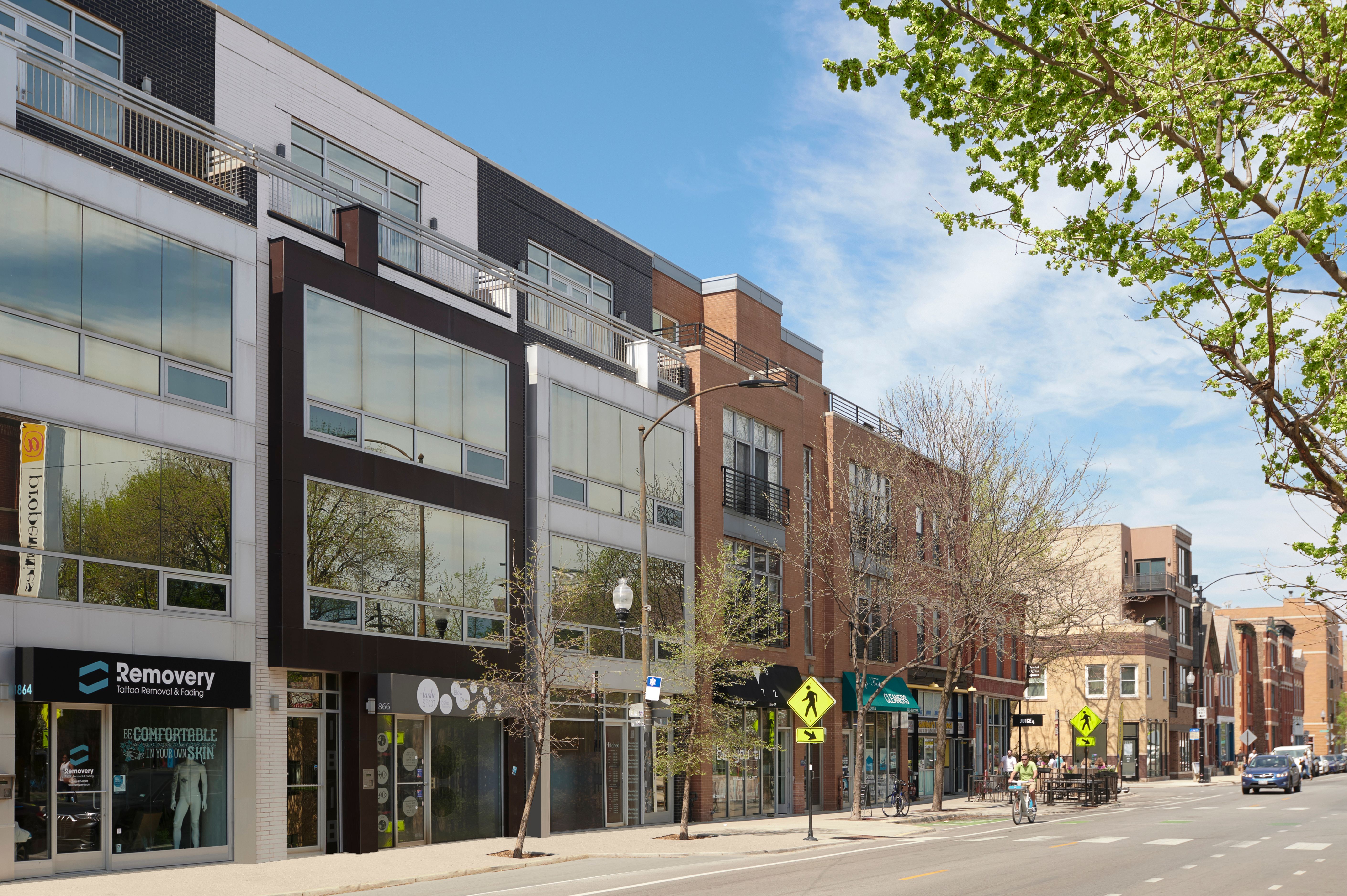 1866 N Damen 4 