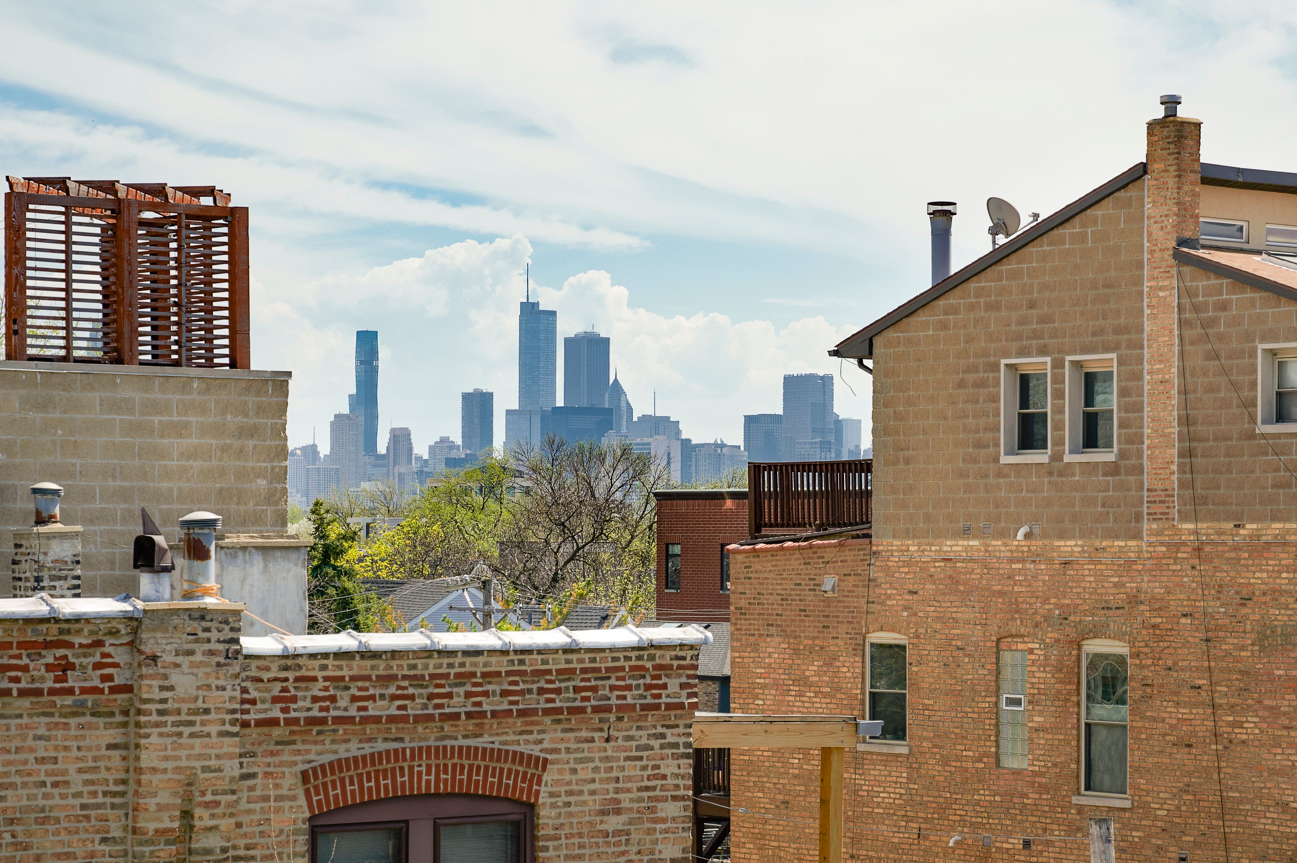 1866 N Damen 4 
