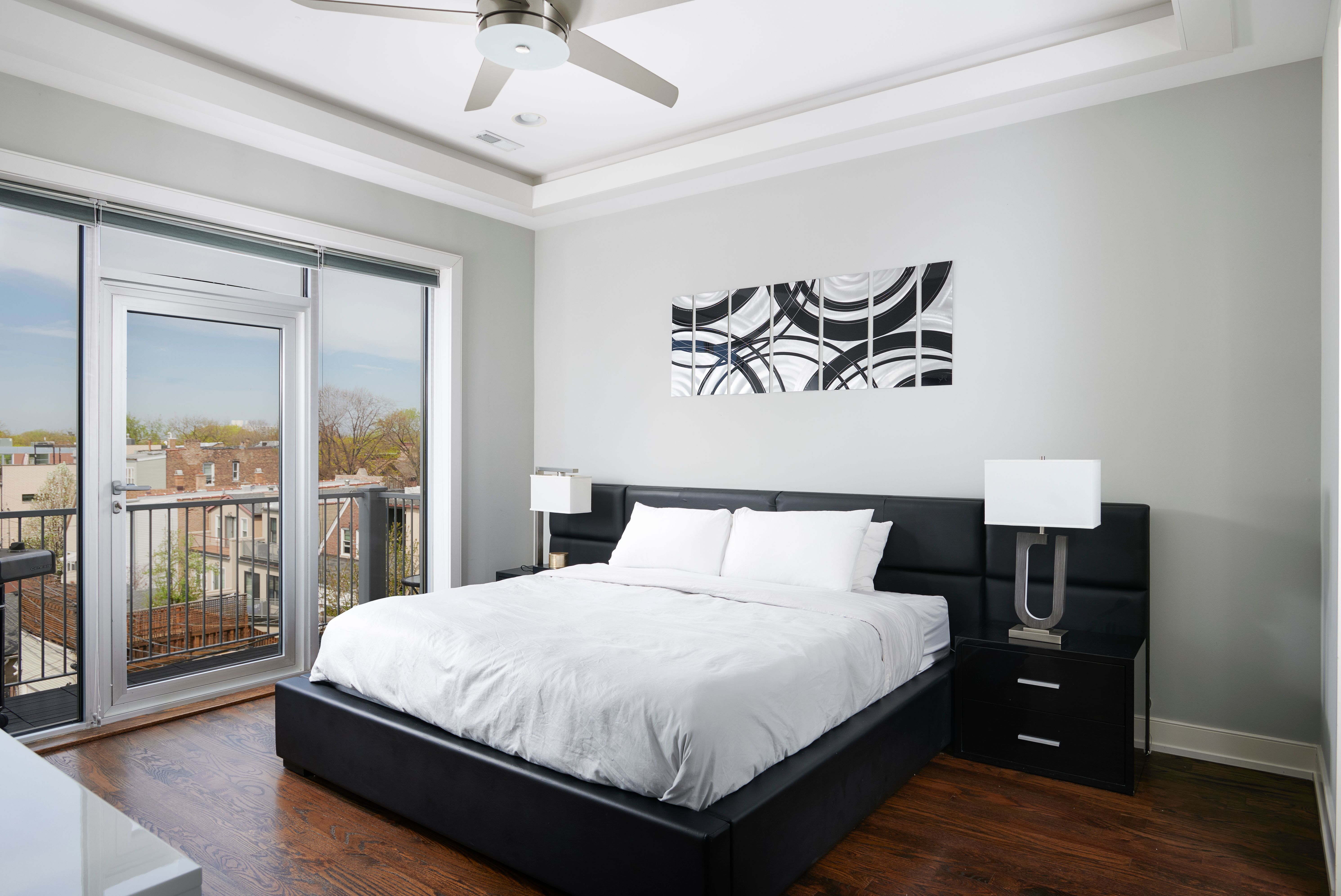 1866 N Damen 4 