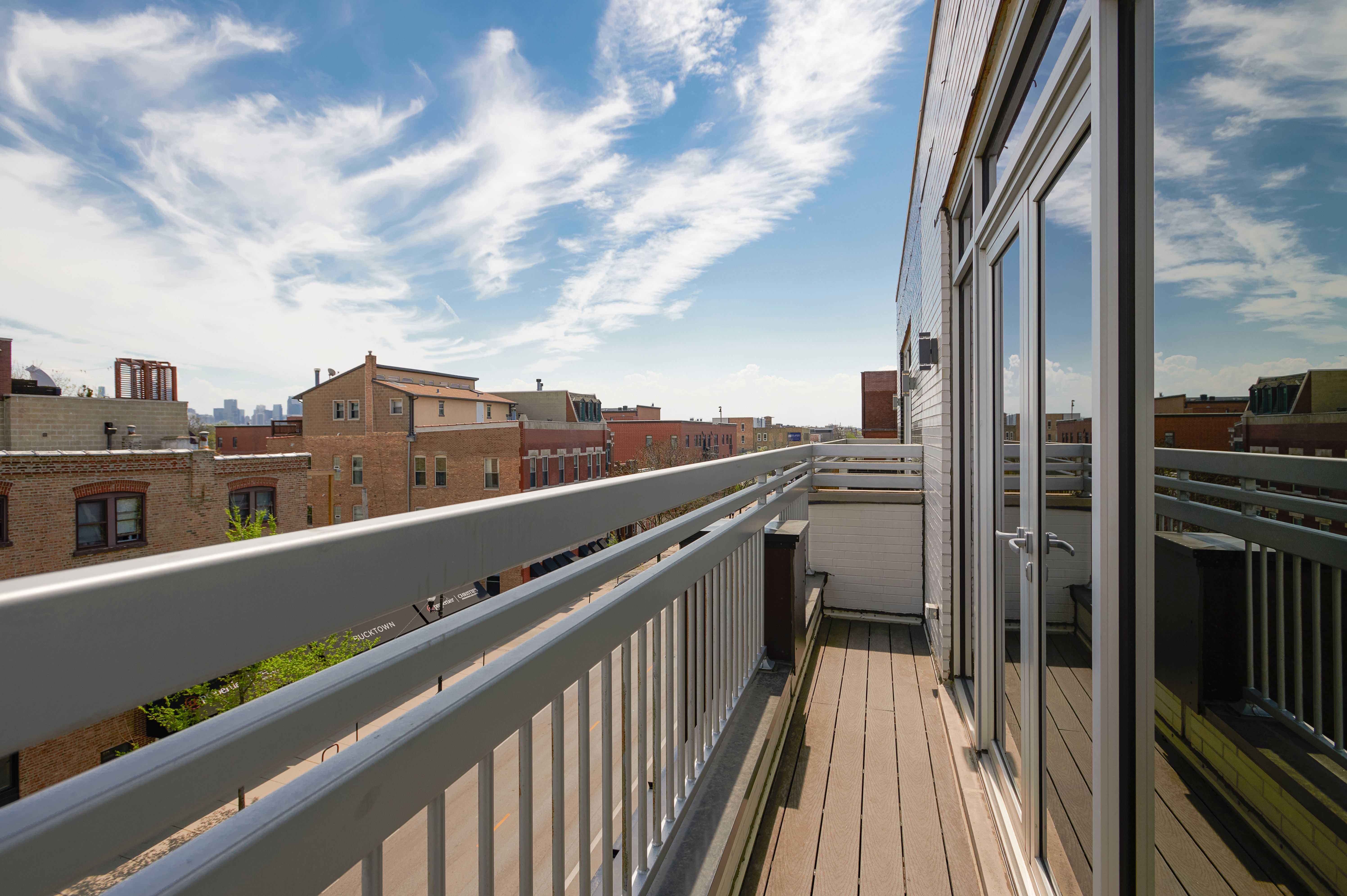 1866 N Damen 4 