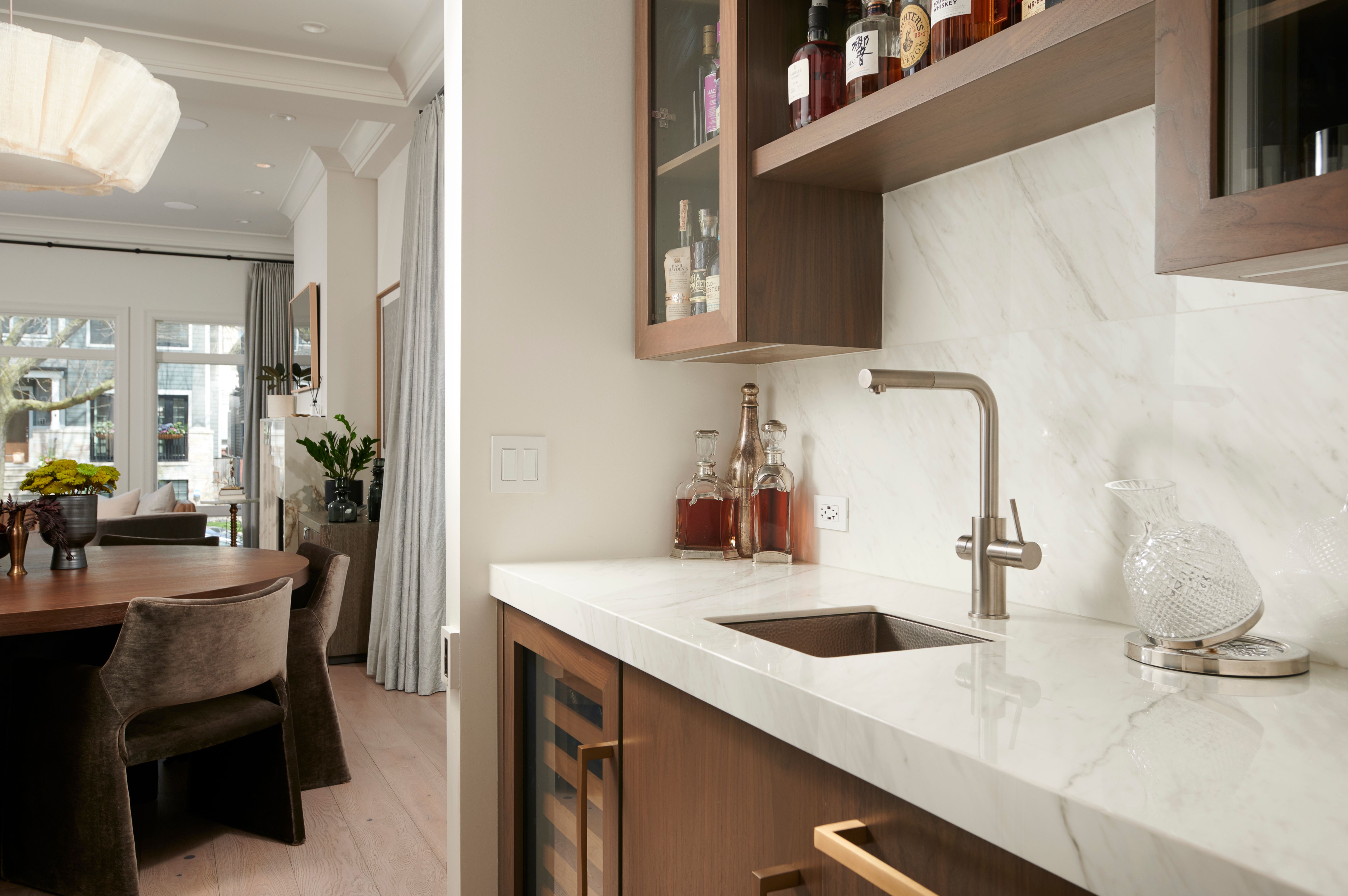 2031 W Fletcher 