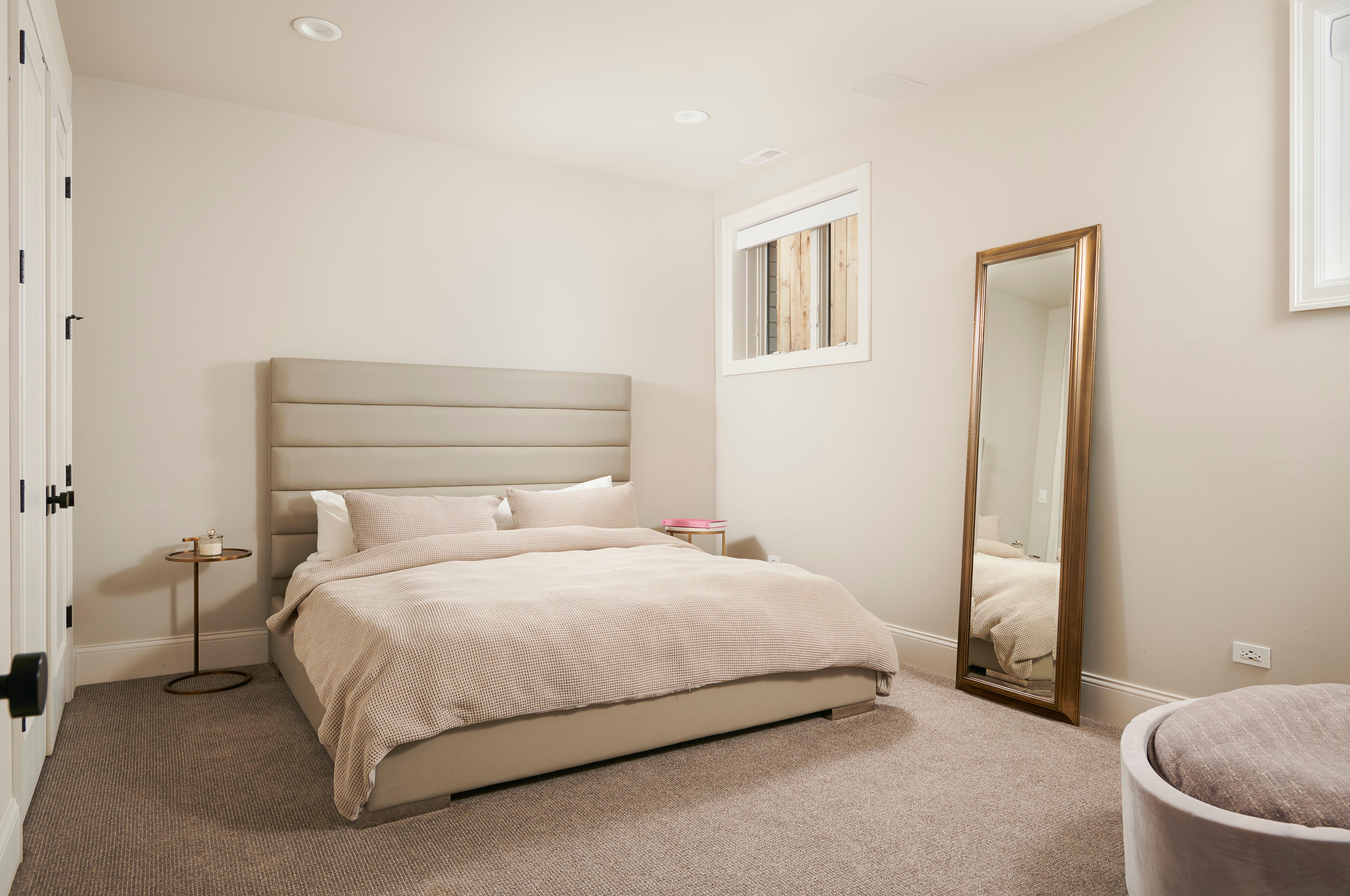 2031 W Fletcher 
