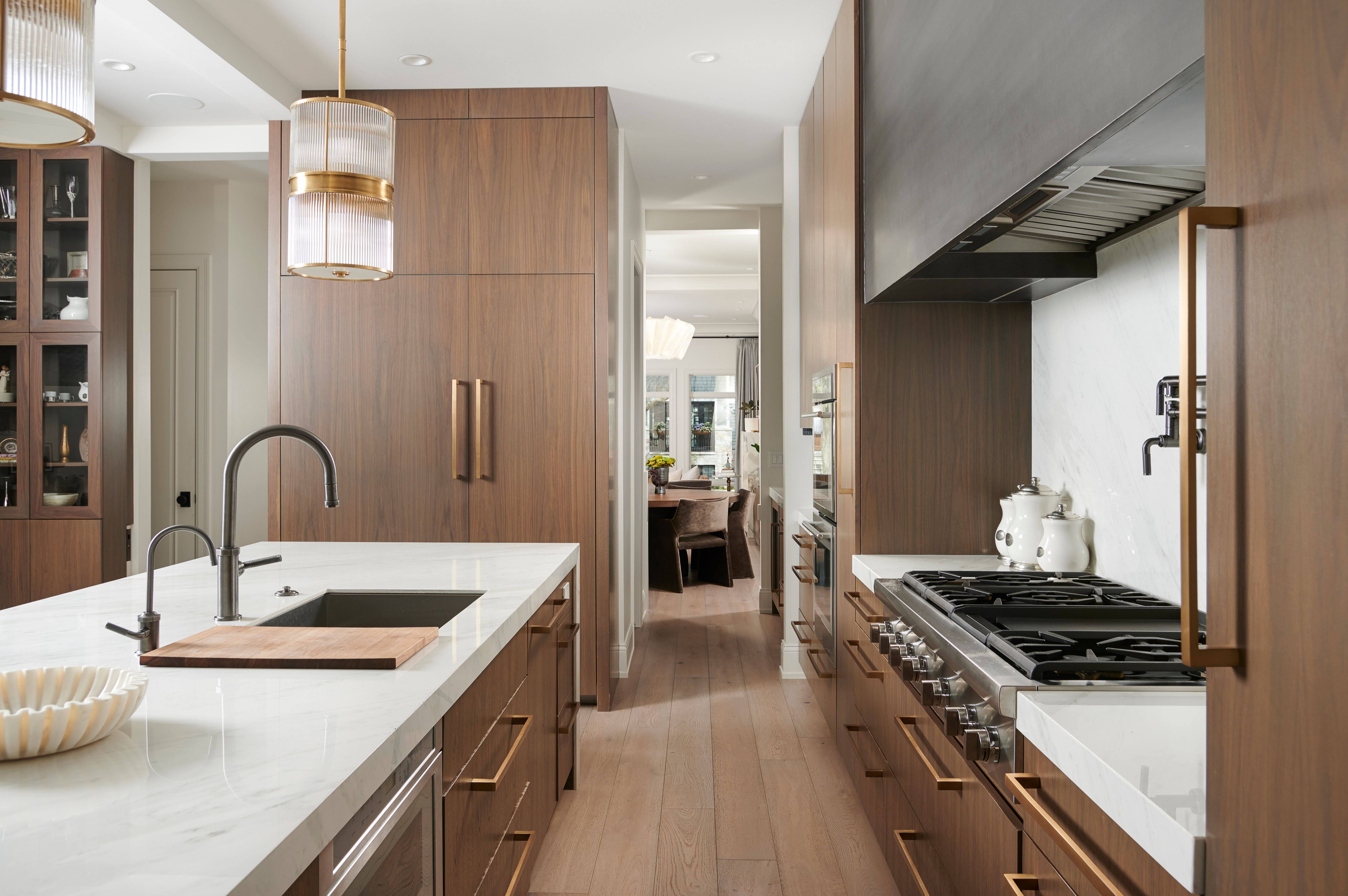2031 W Fletcher 