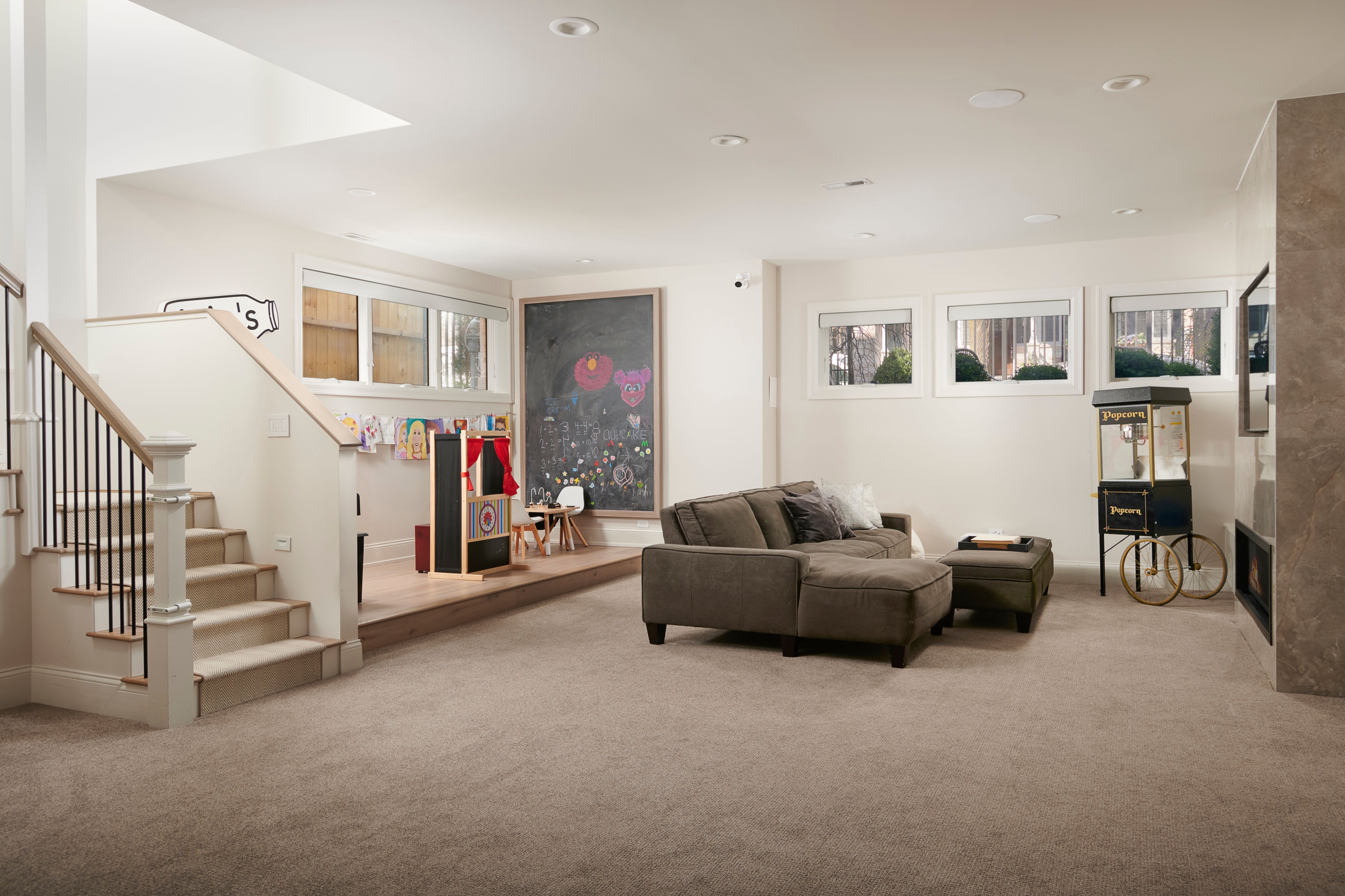 2031 W Fletcher 
