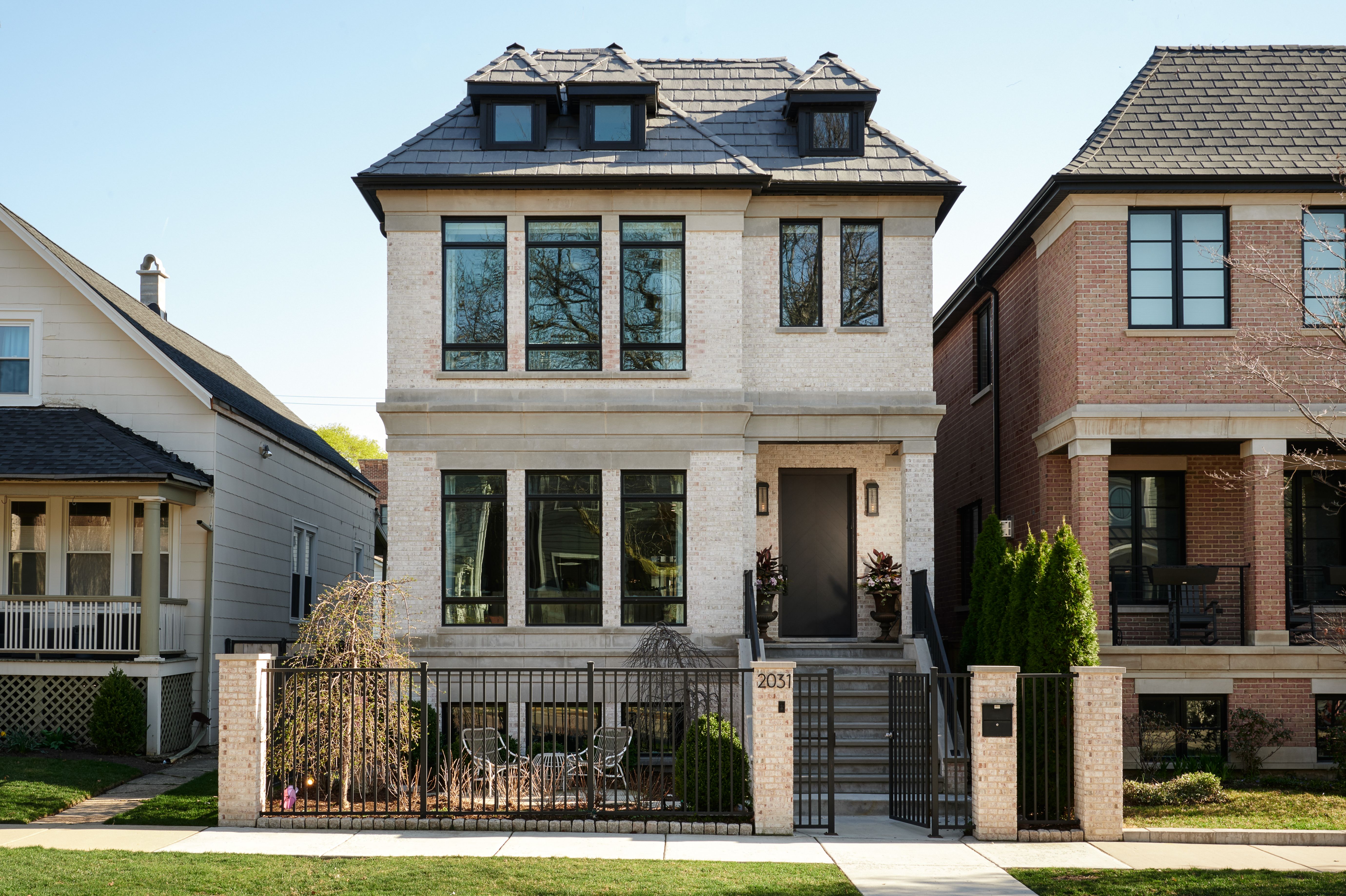 2031 W Fletcher 