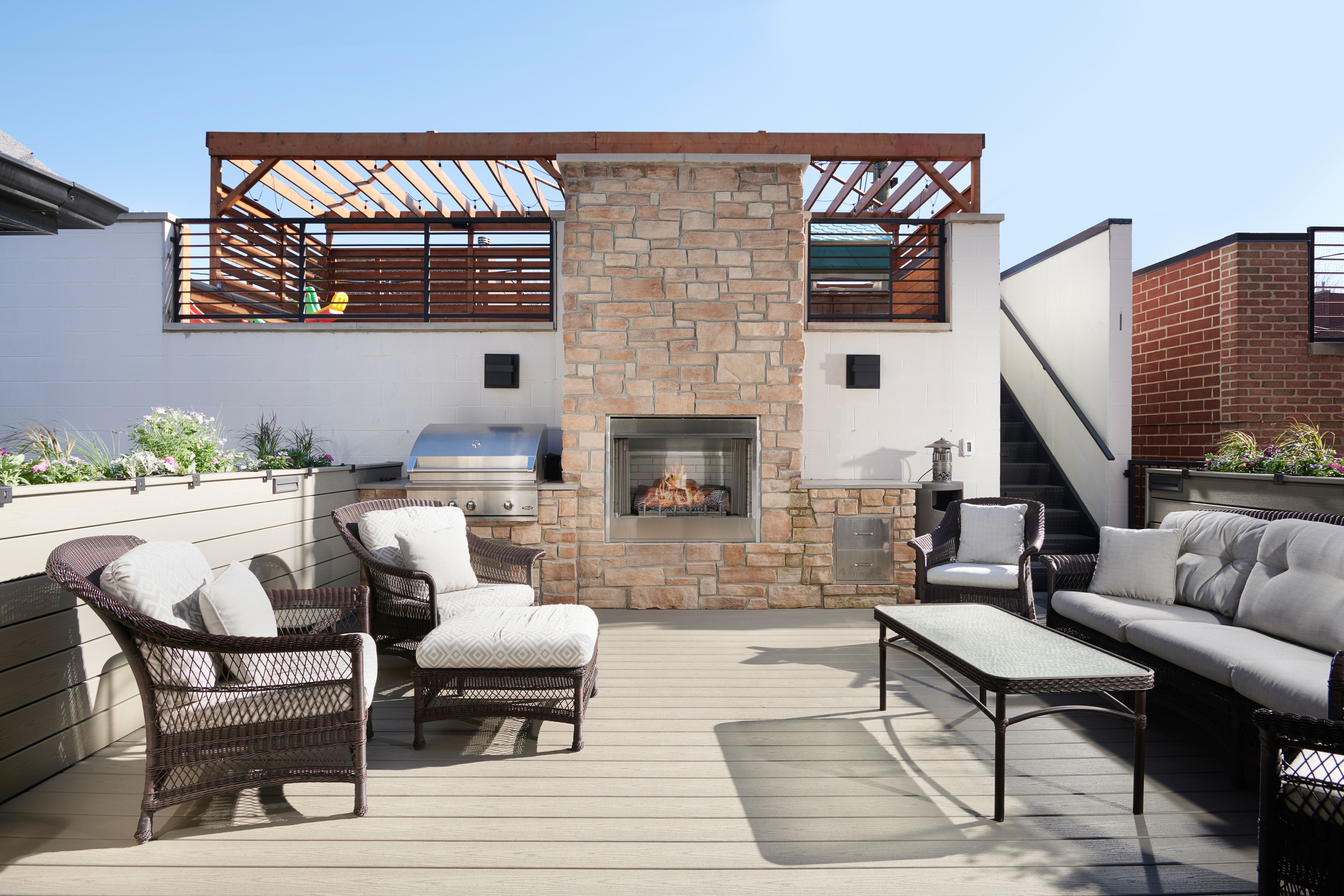 2031 W Fletcher 