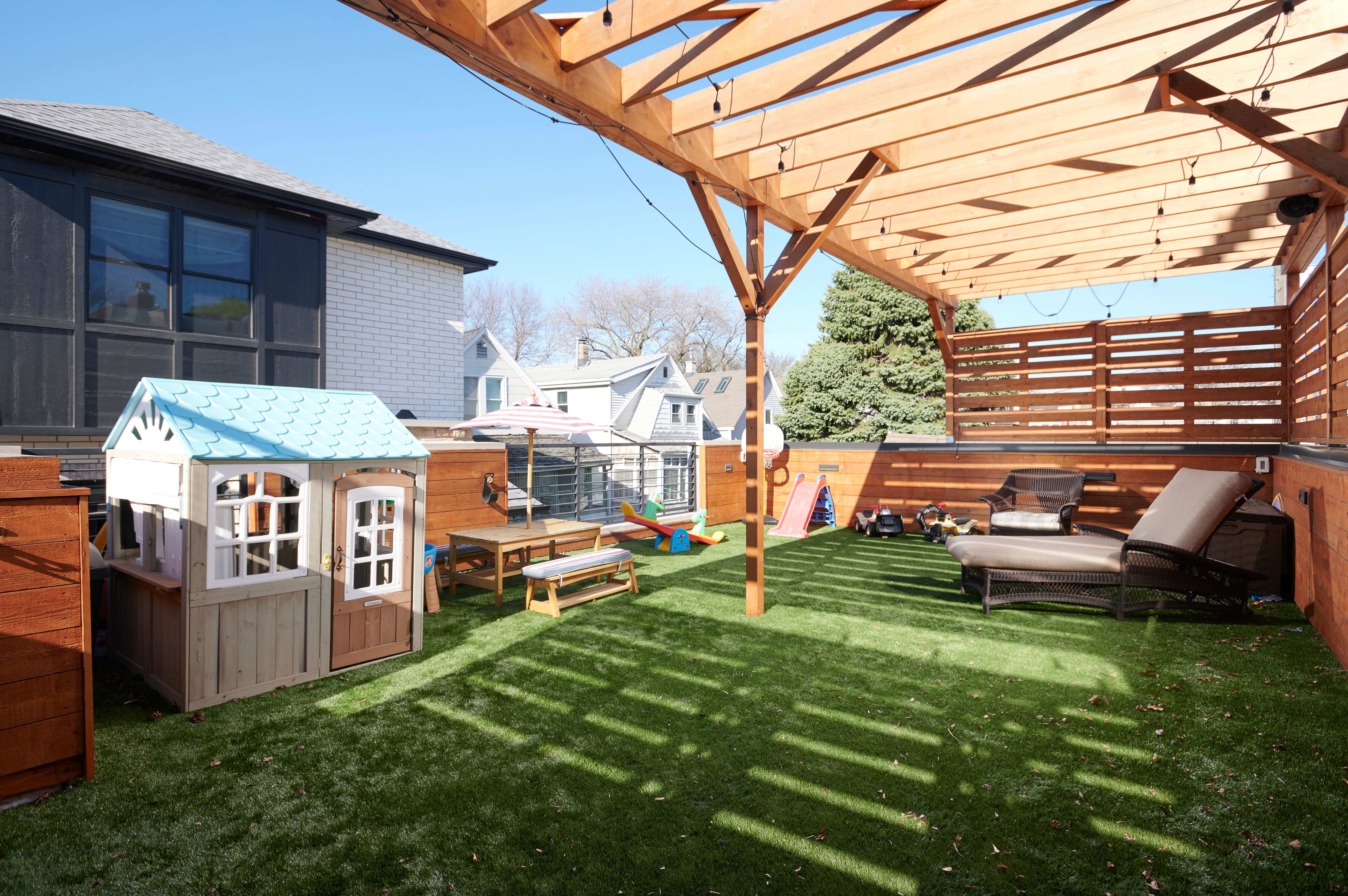 2031 W Fletcher 
