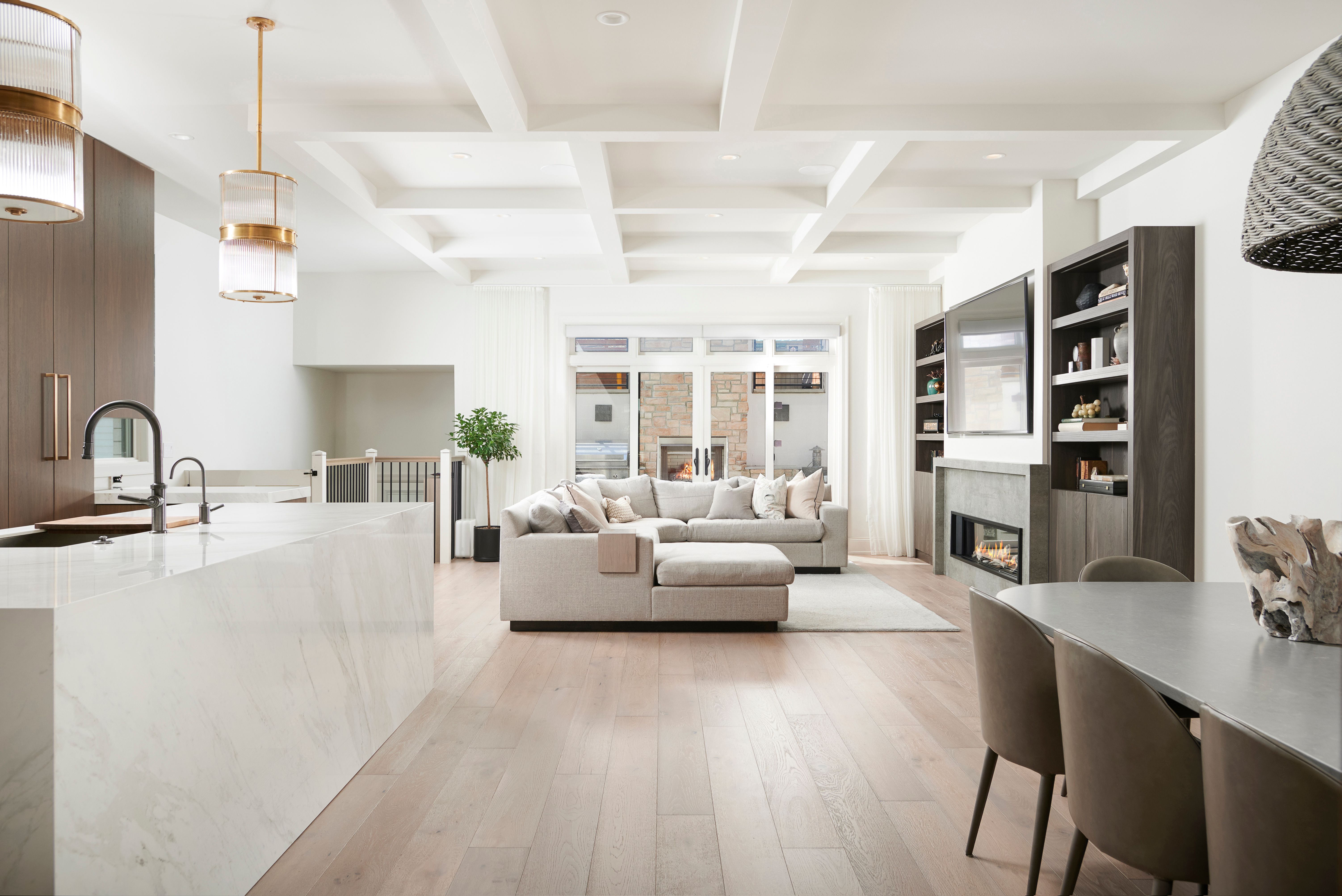 2031 W Fletcher 