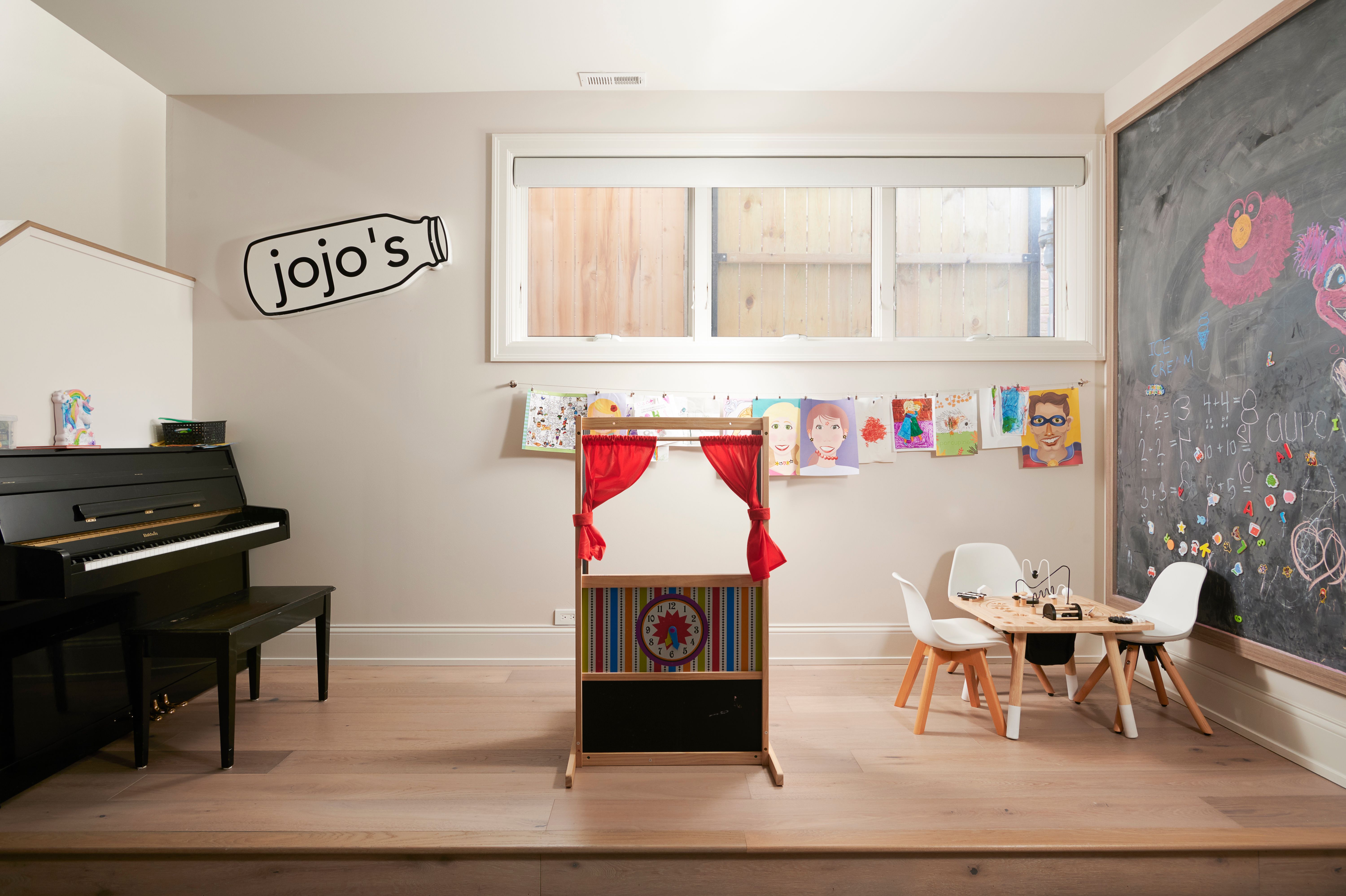 2031 W Fletcher 