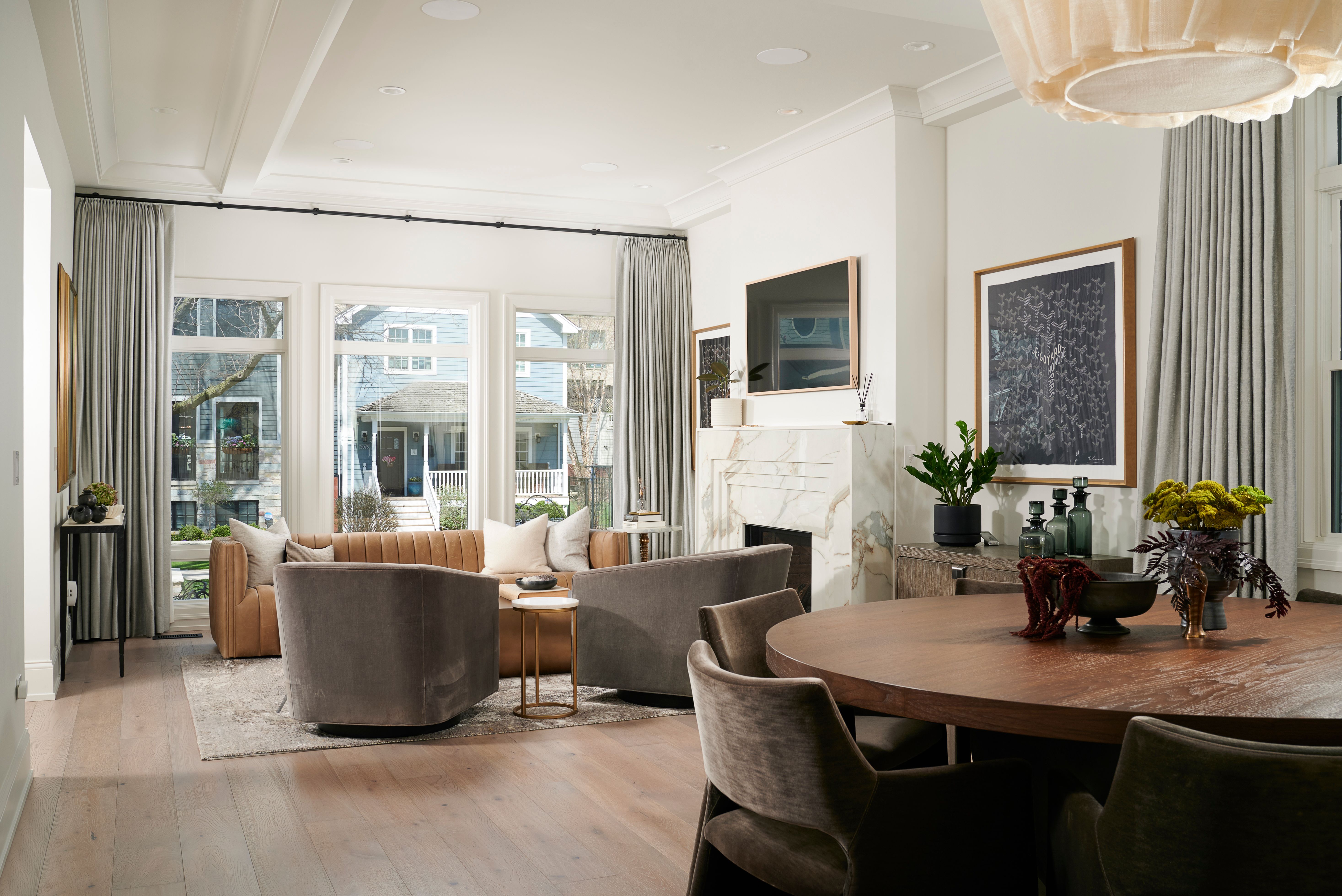2031 W Fletcher 