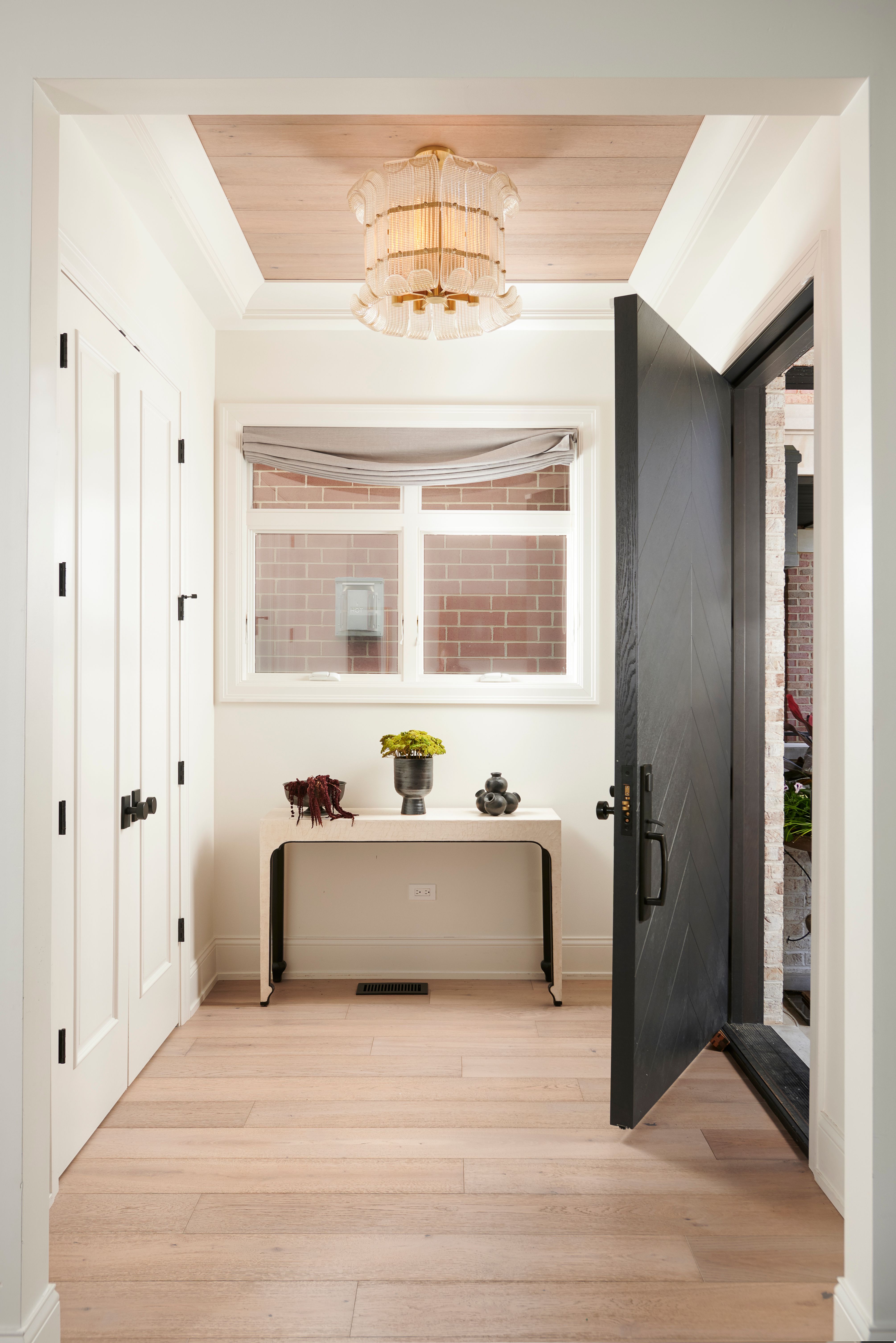 2031 W Fletcher 