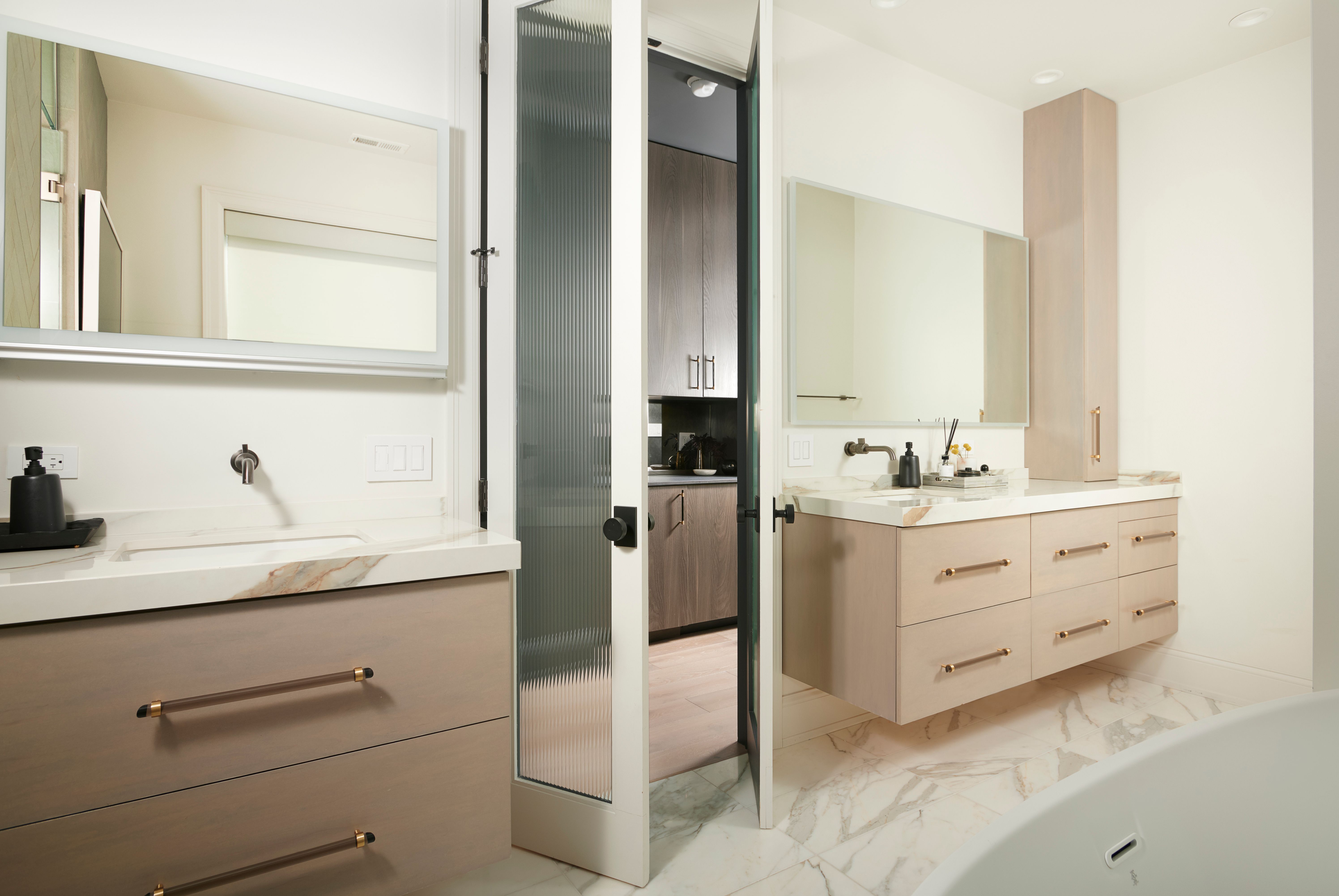 2031 W Fletcher 
