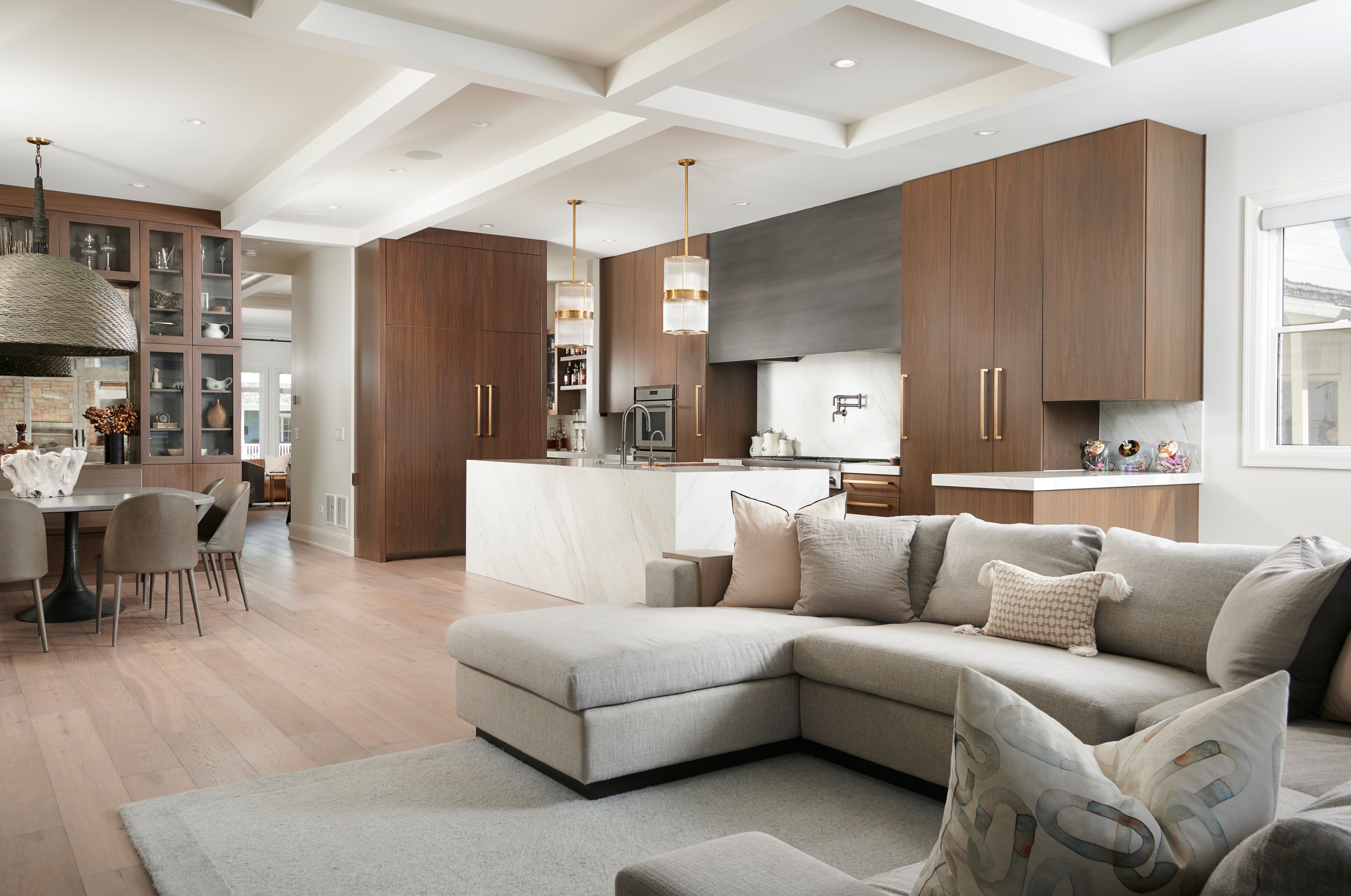 2031 W Fletcher 