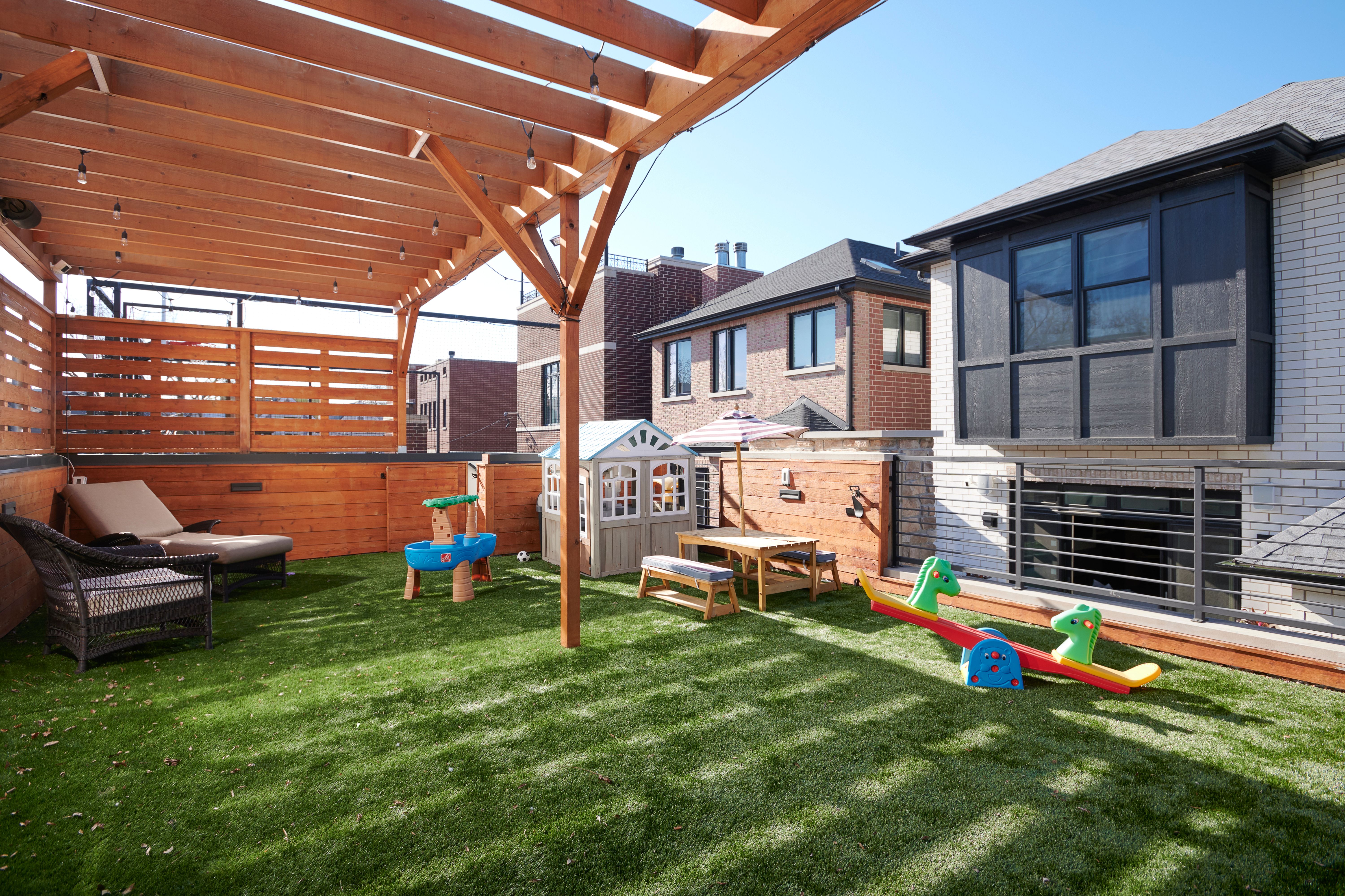 2031 W Fletcher 