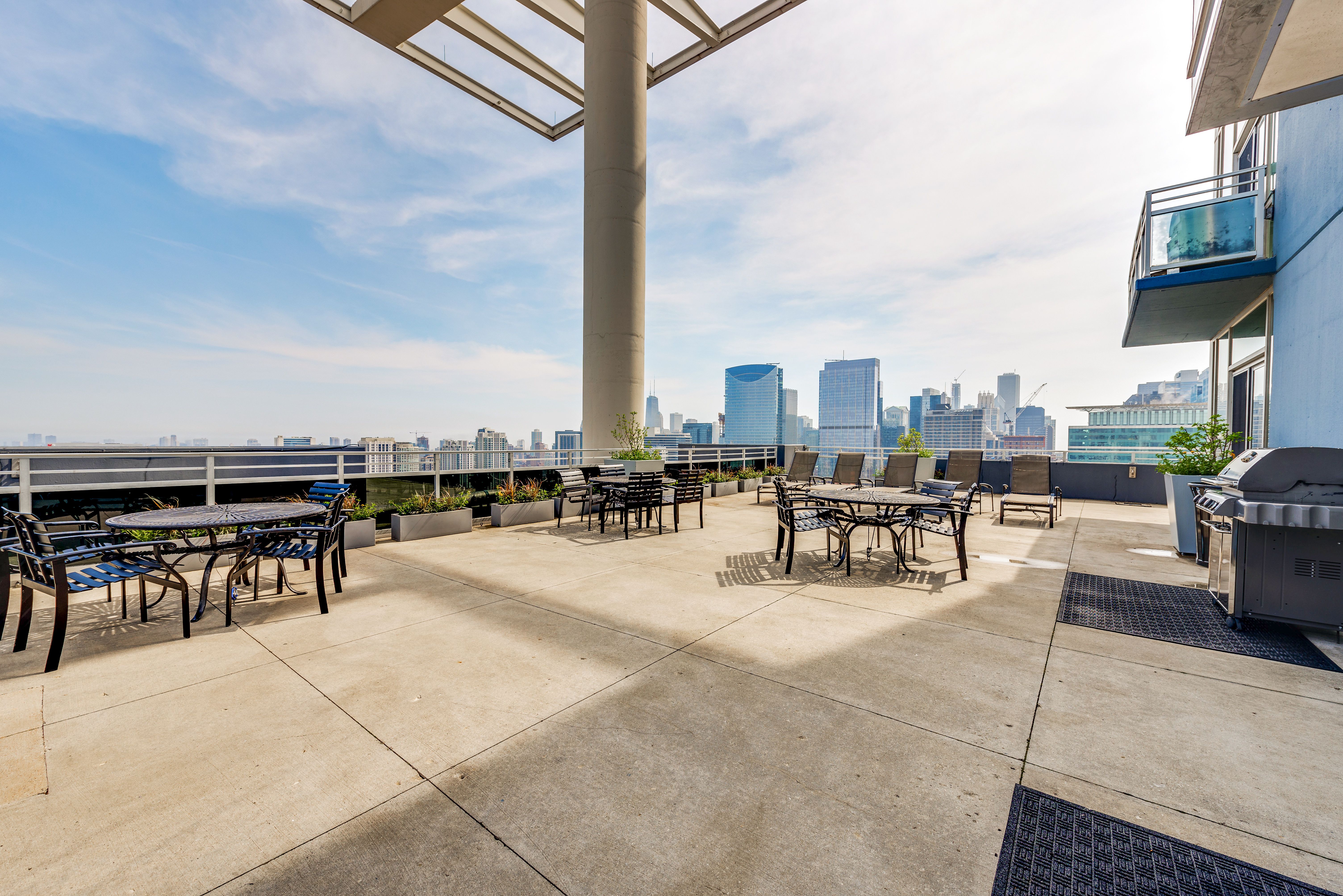 737 W Washington 2310 