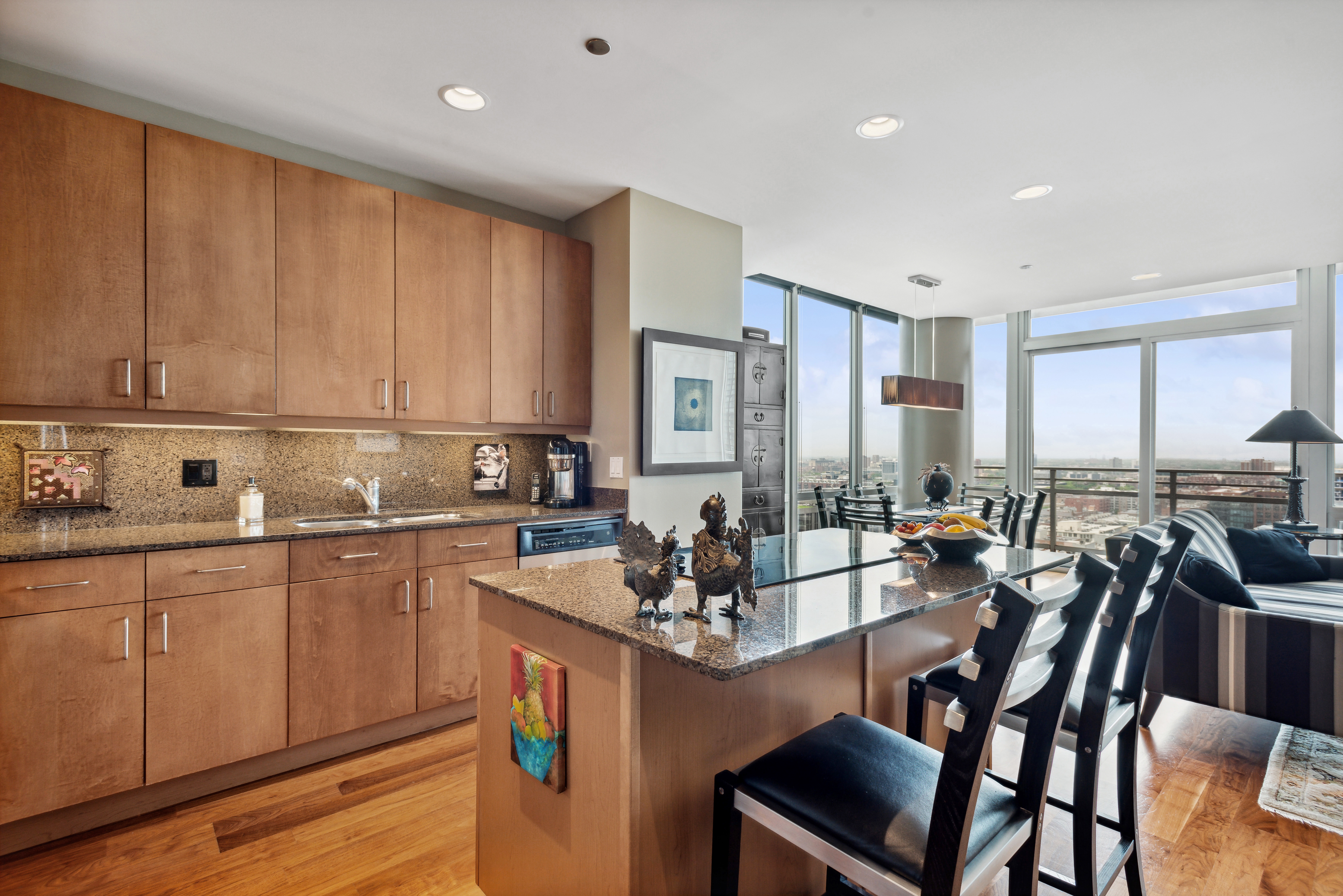 737 W Washington 2310 