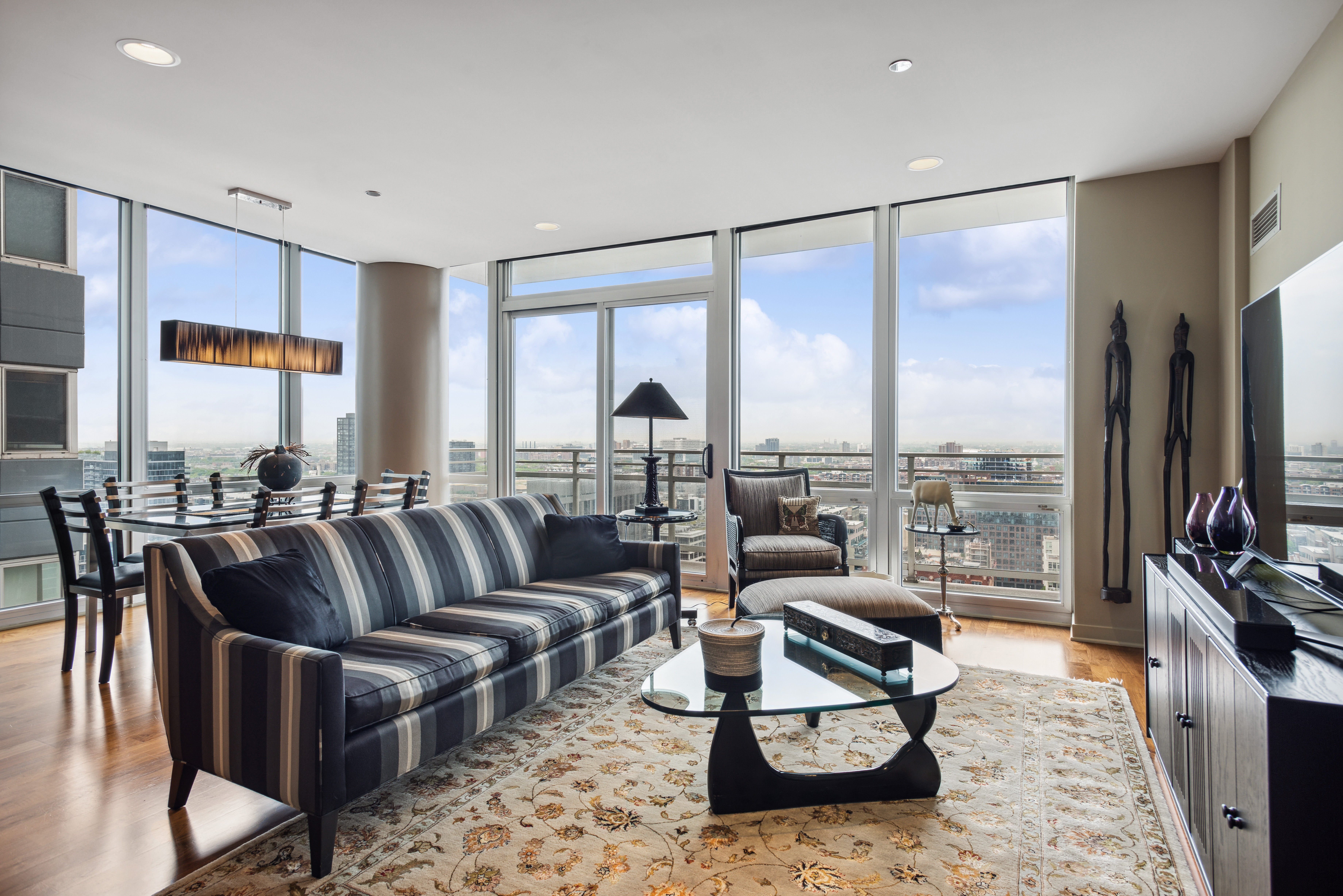 737 W Washington 2310 