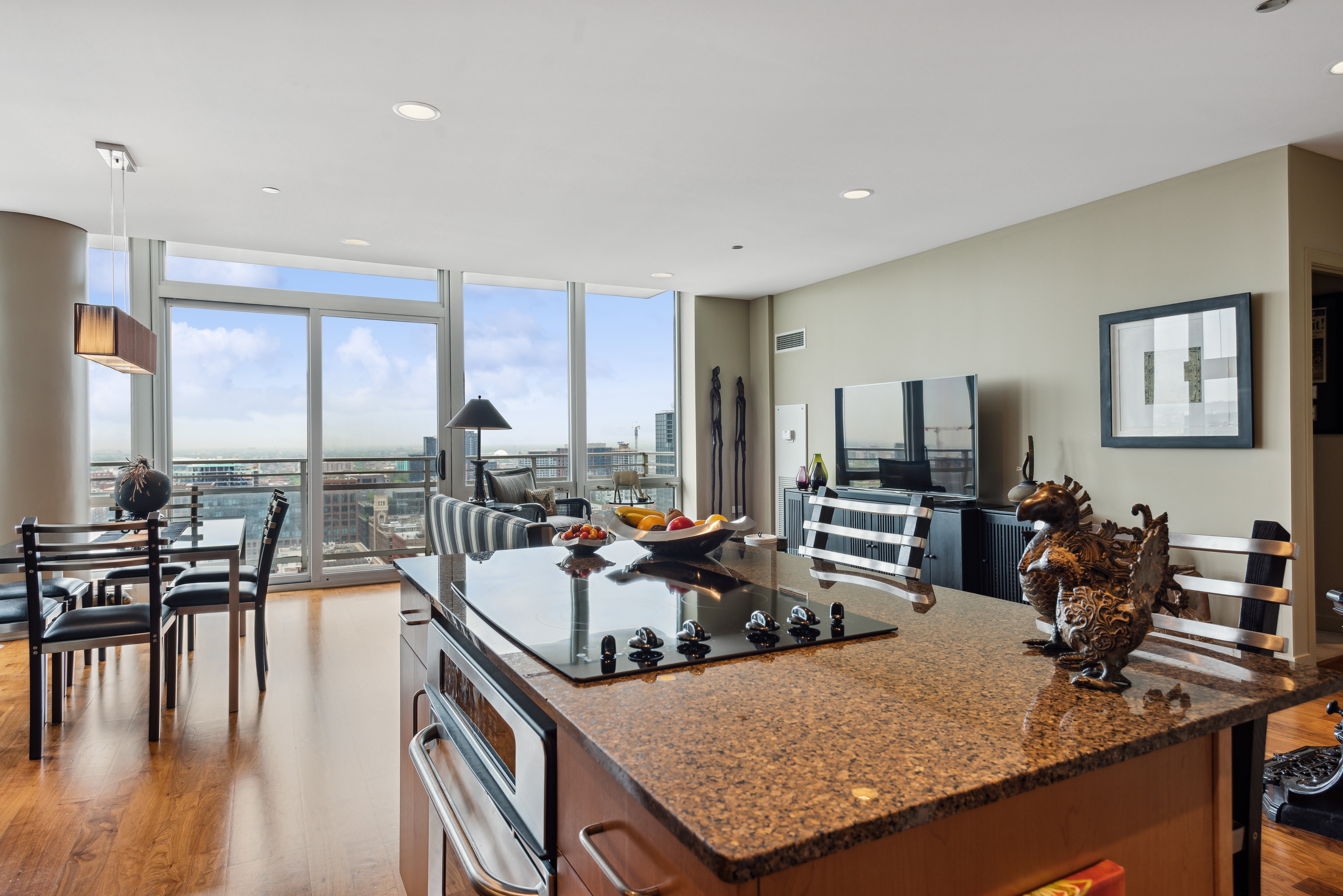 737 W Washington 2310 