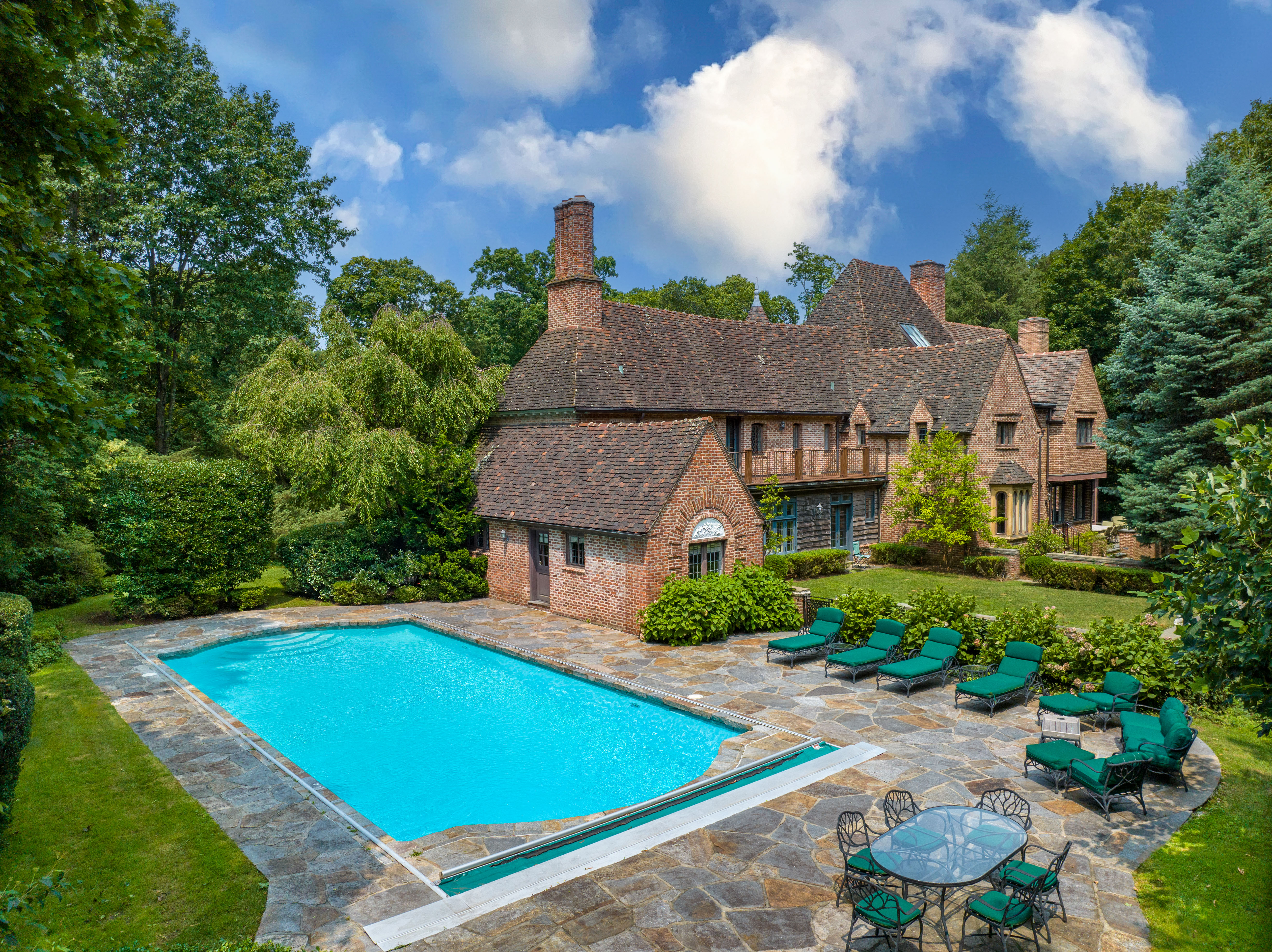 33 Midwood Road