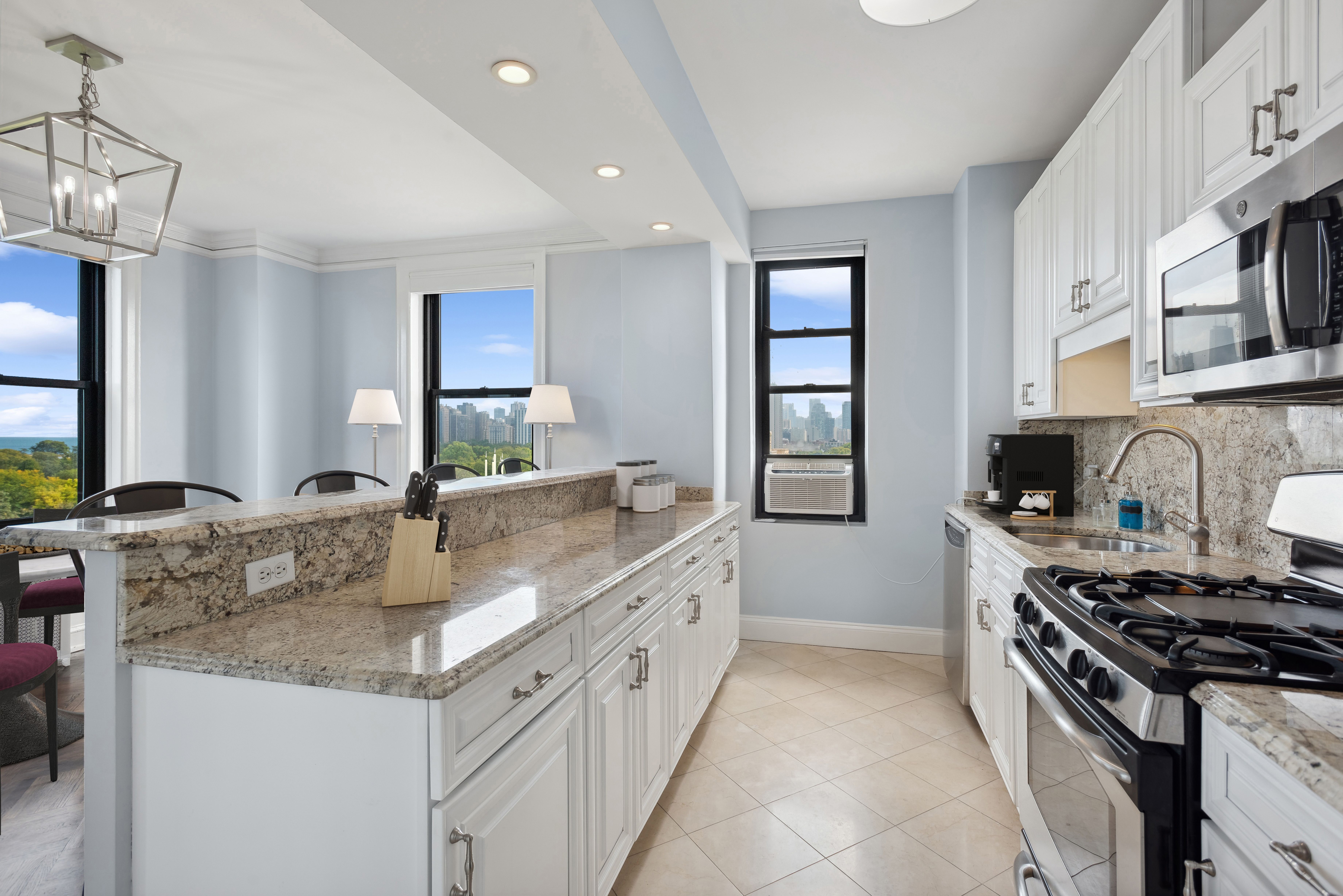 2000 N Lincoln Park West 912 