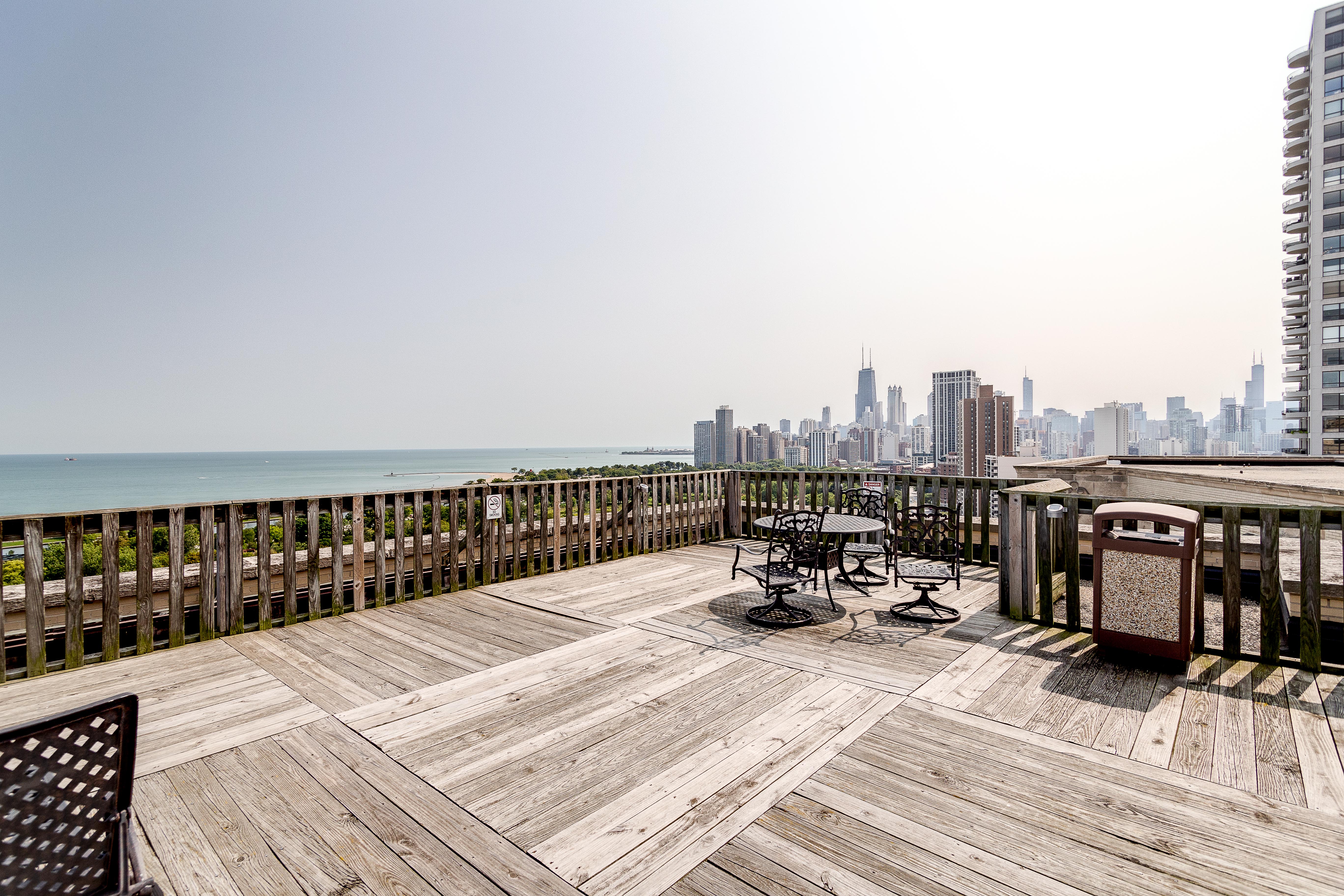 2000 N Lincoln Park West 912 