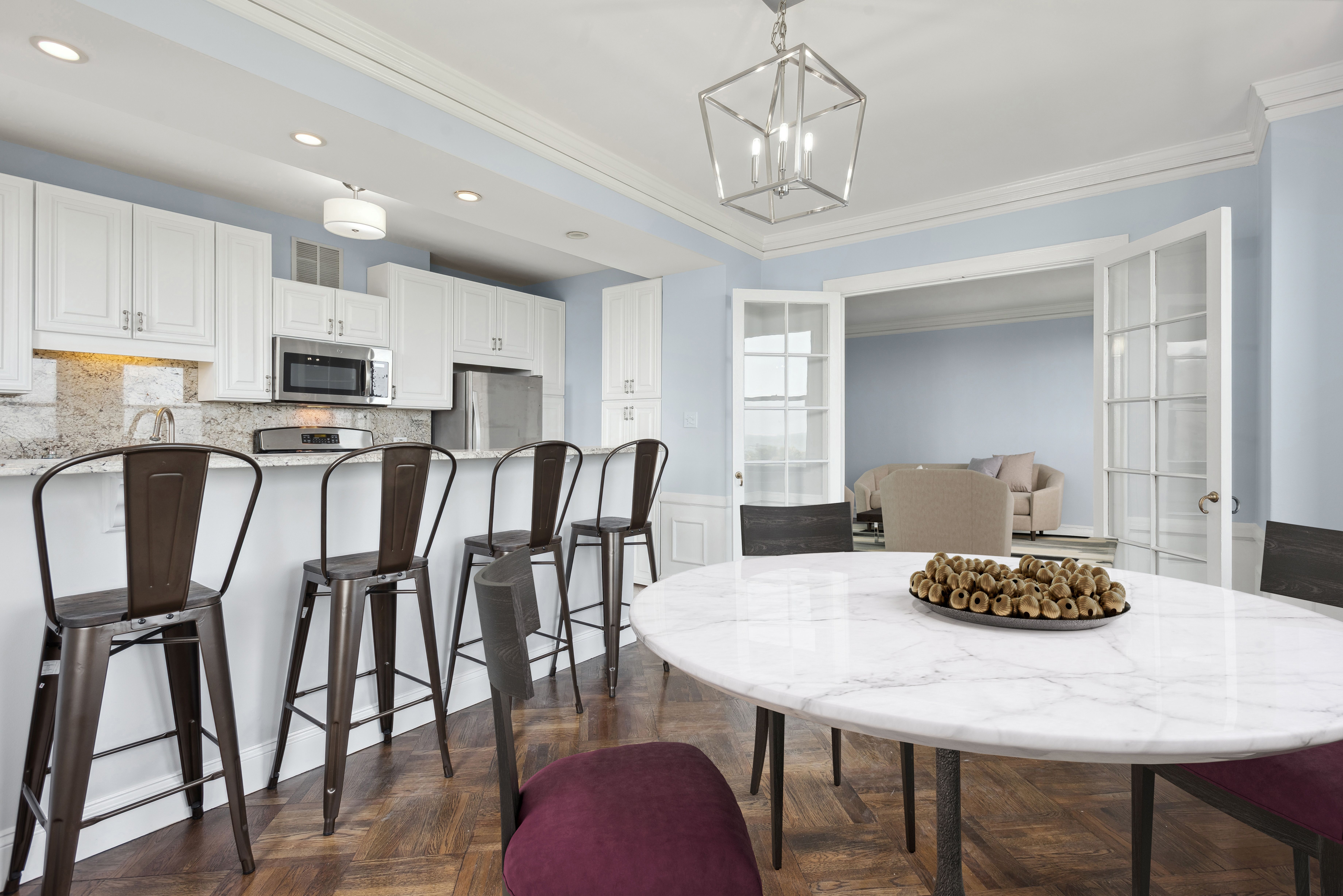 2000 N Lincoln Park West 912 