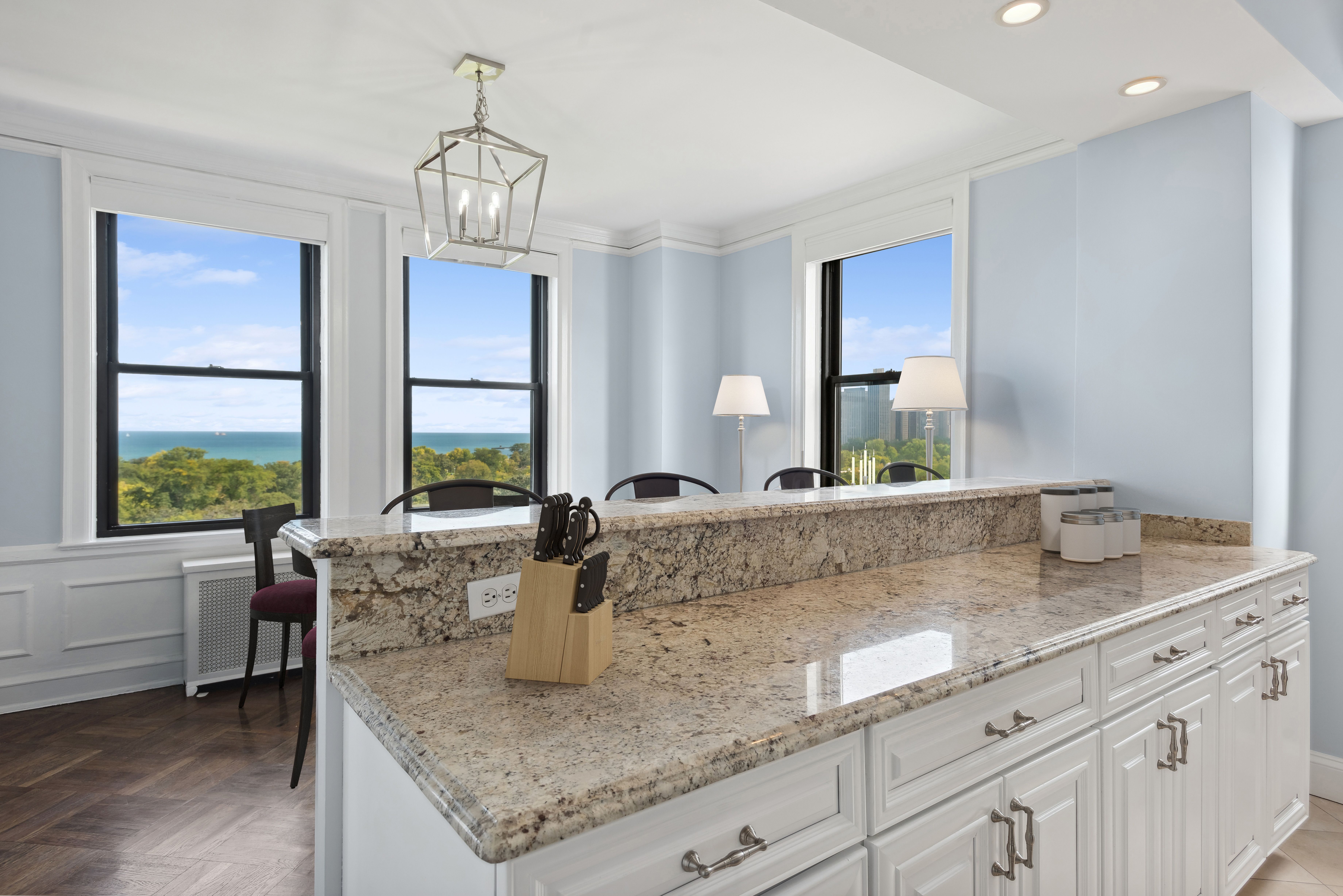 2000 N Lincoln Park West 912 