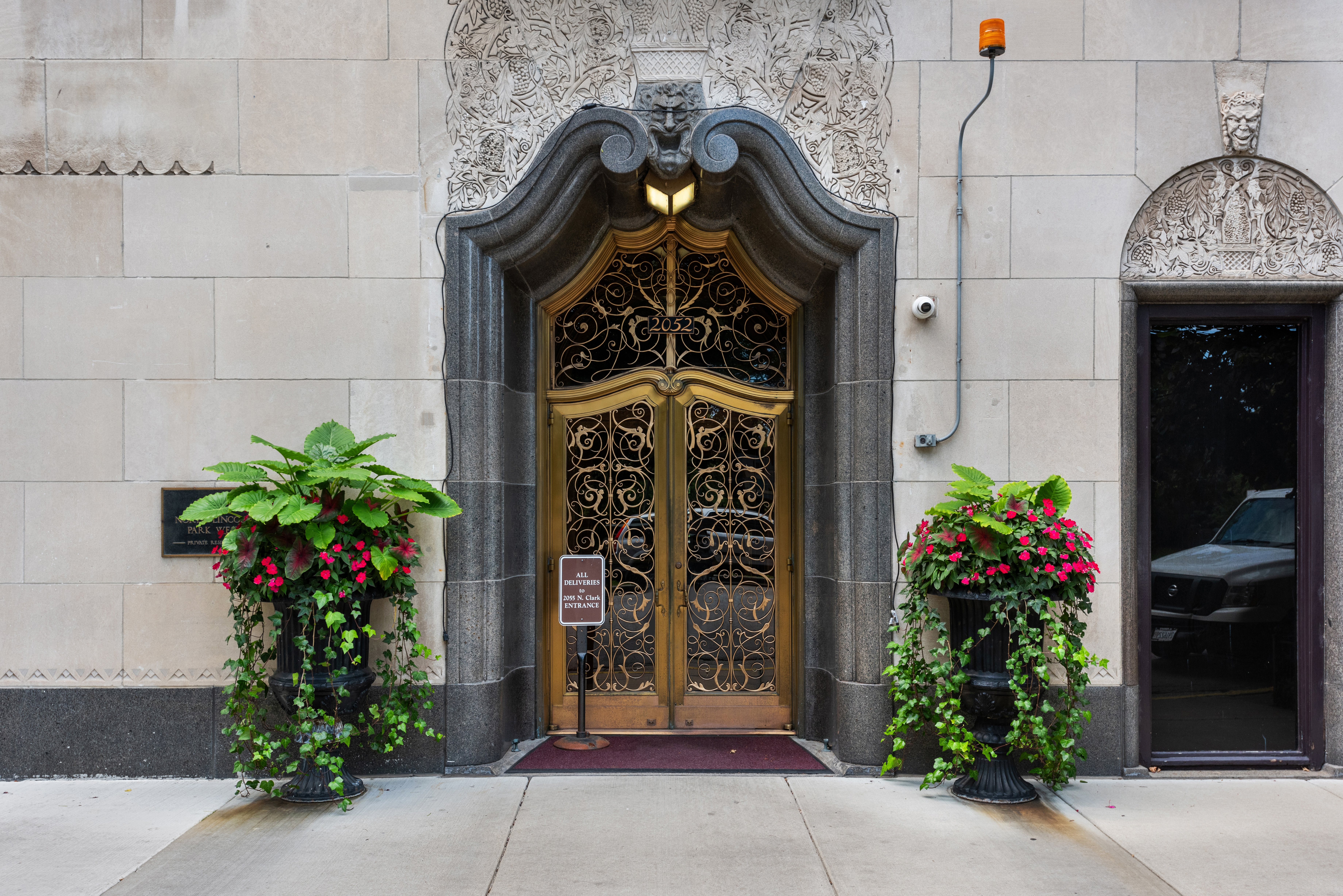 2000 N Lincoln Park West 912 