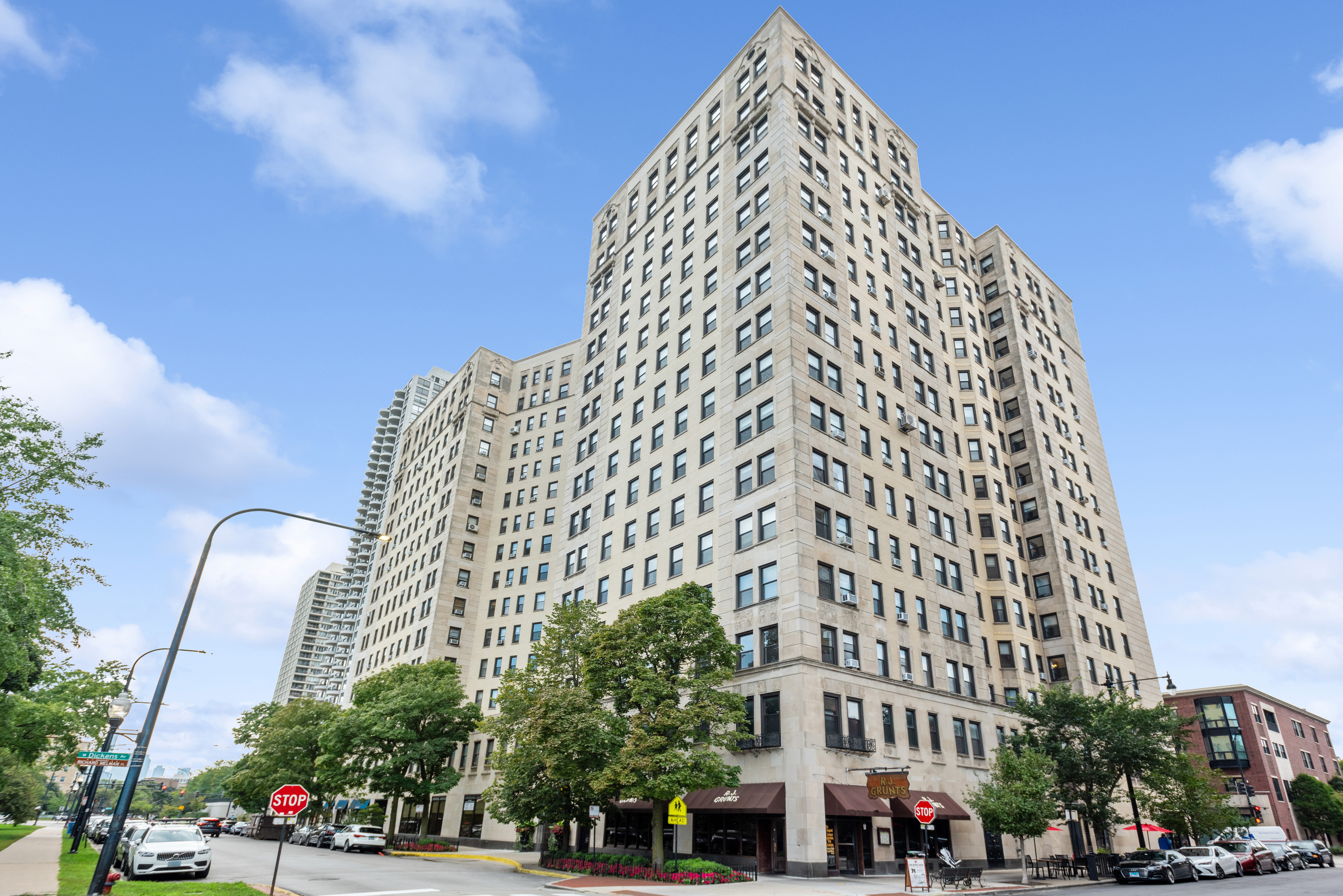 2000 N Lincoln Park West 912 