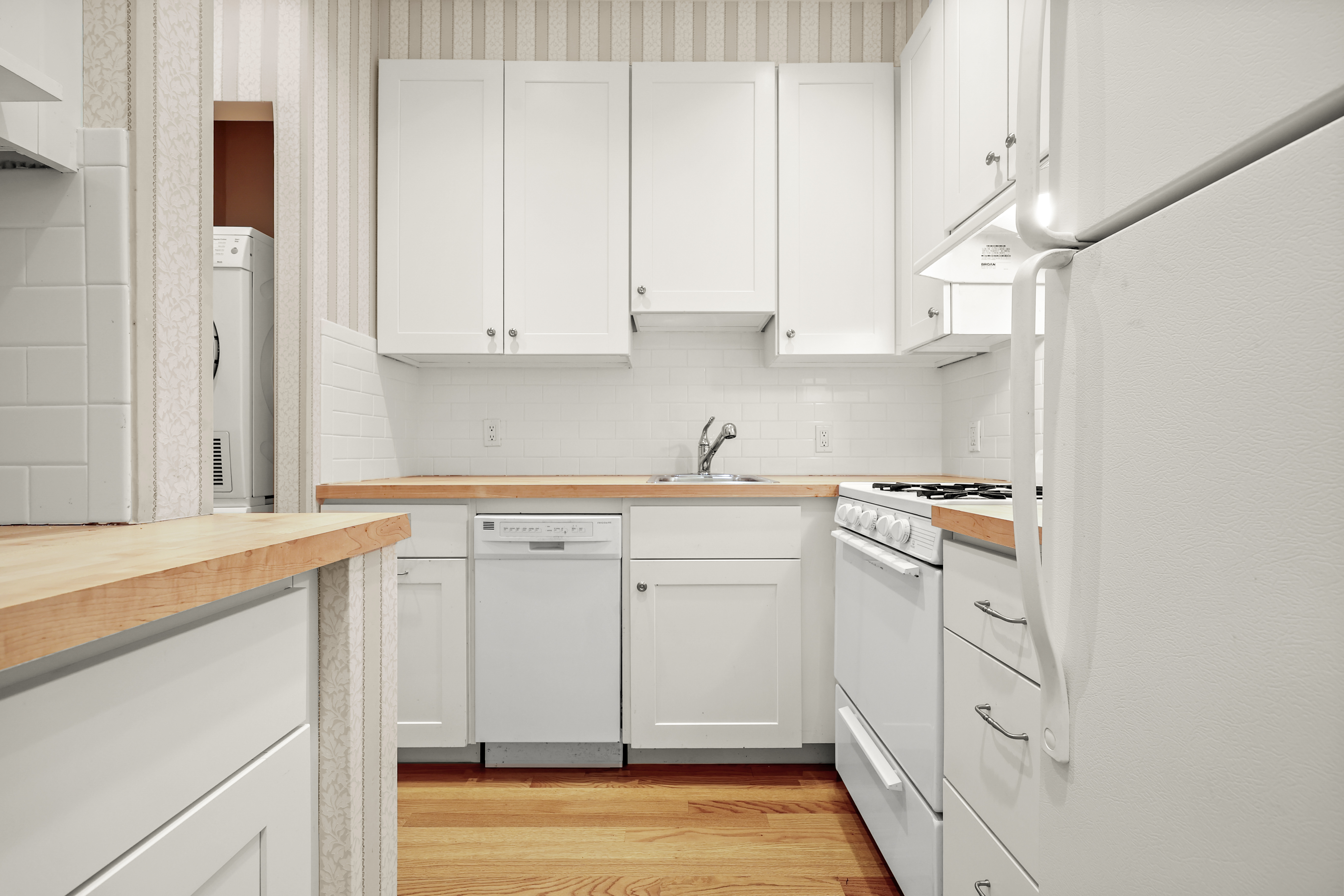 40 W Elm Street 1F