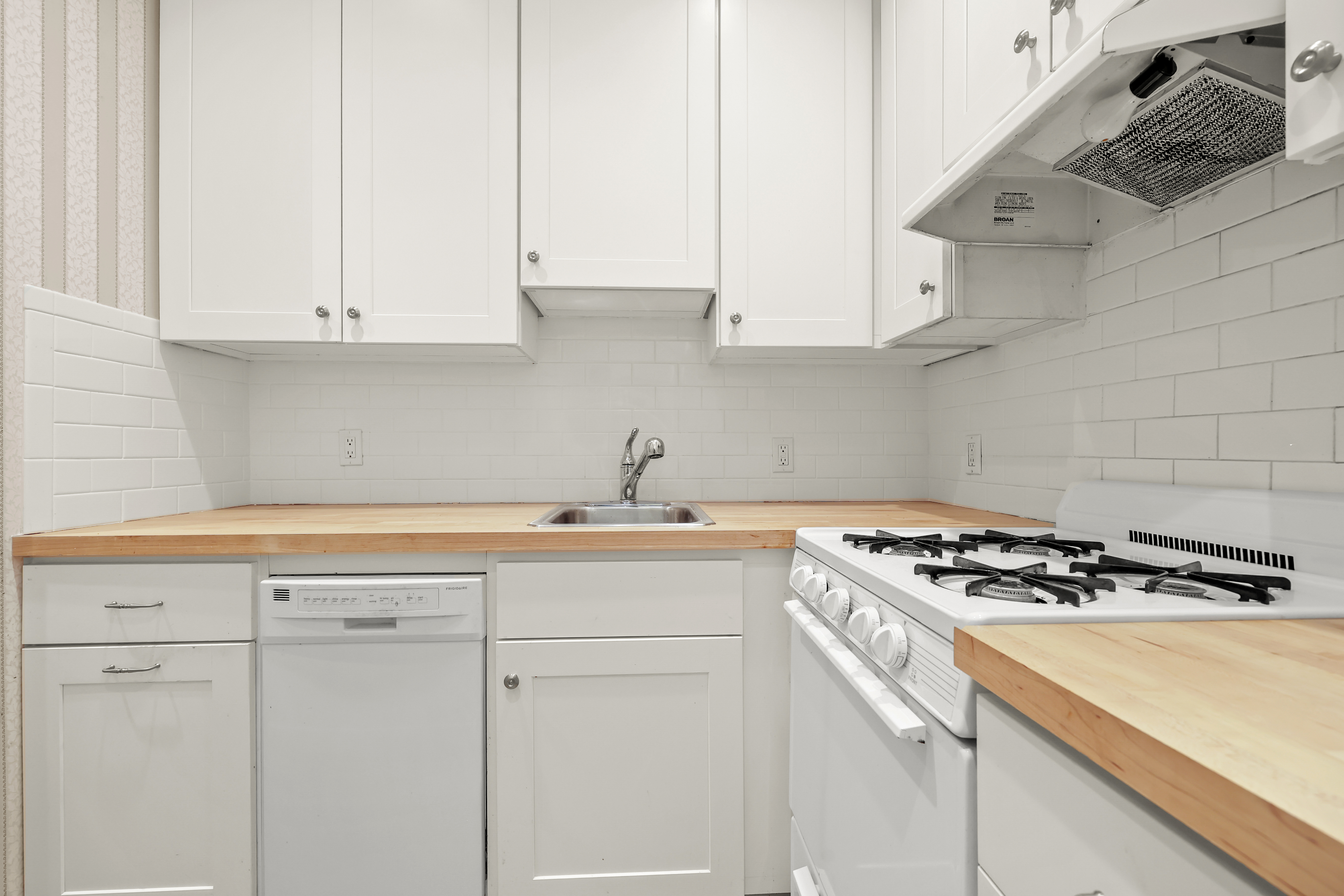 40 W Elm Street 1F