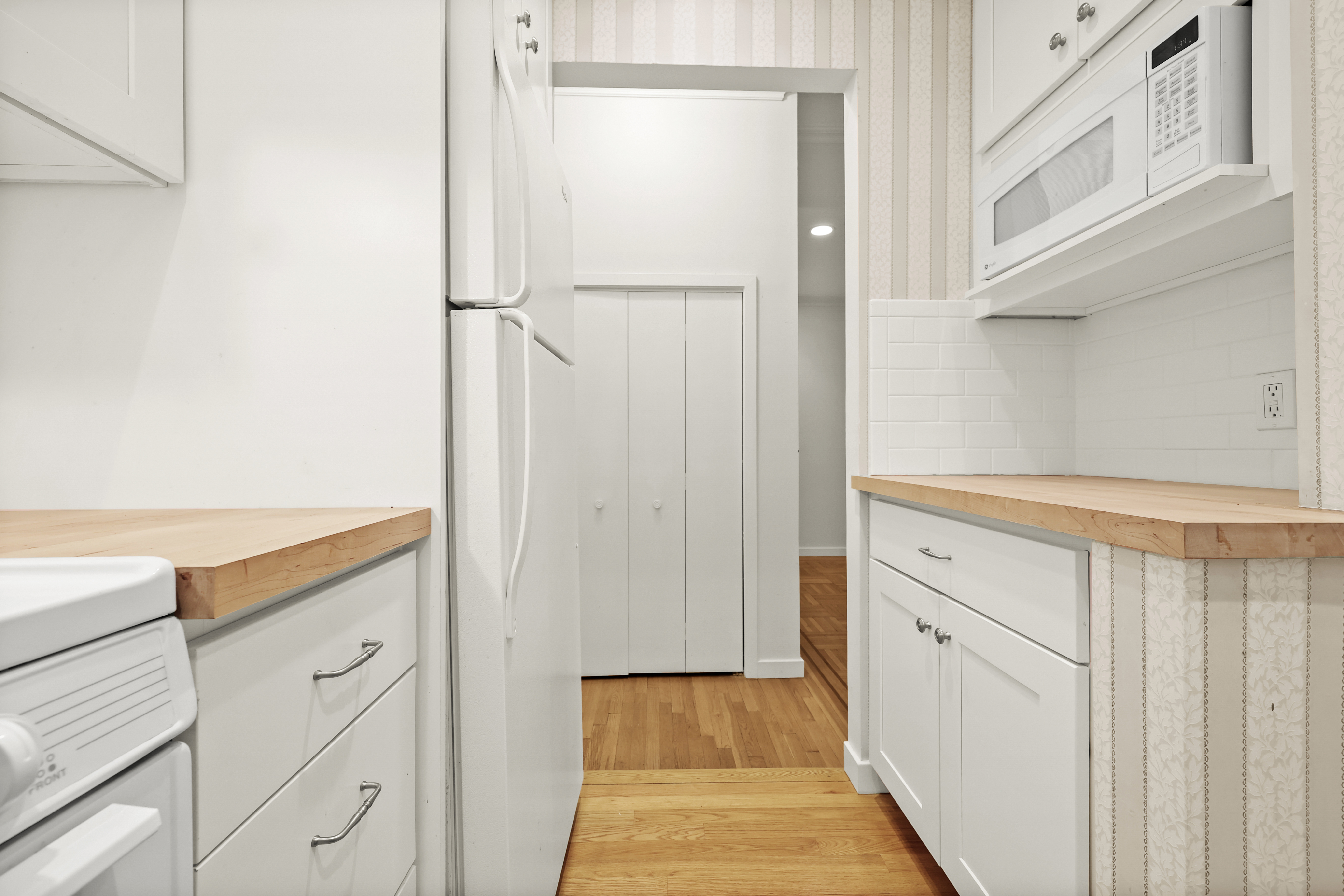 40 W Elm Street 1F