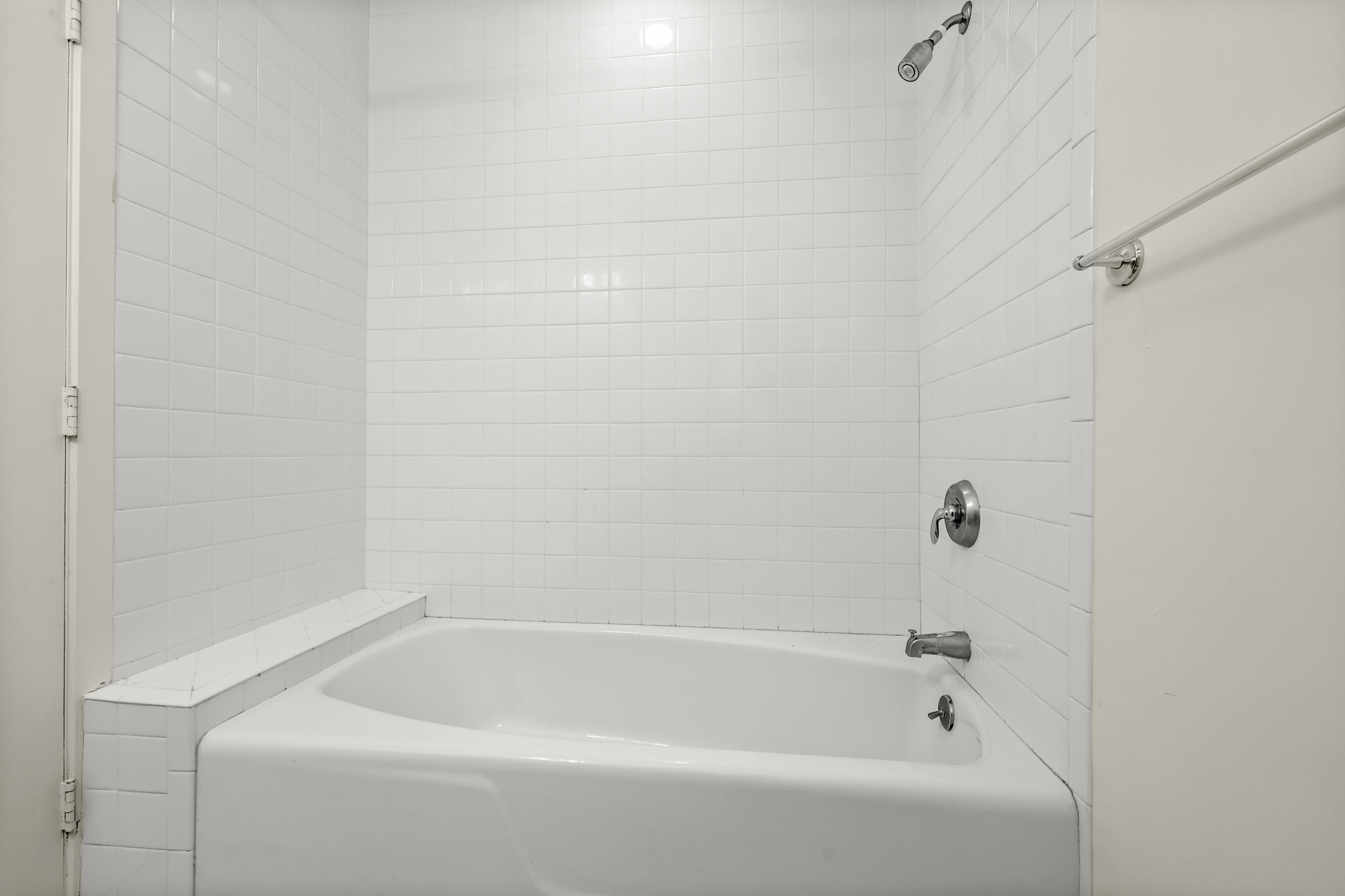 40 W Elm Street 1F