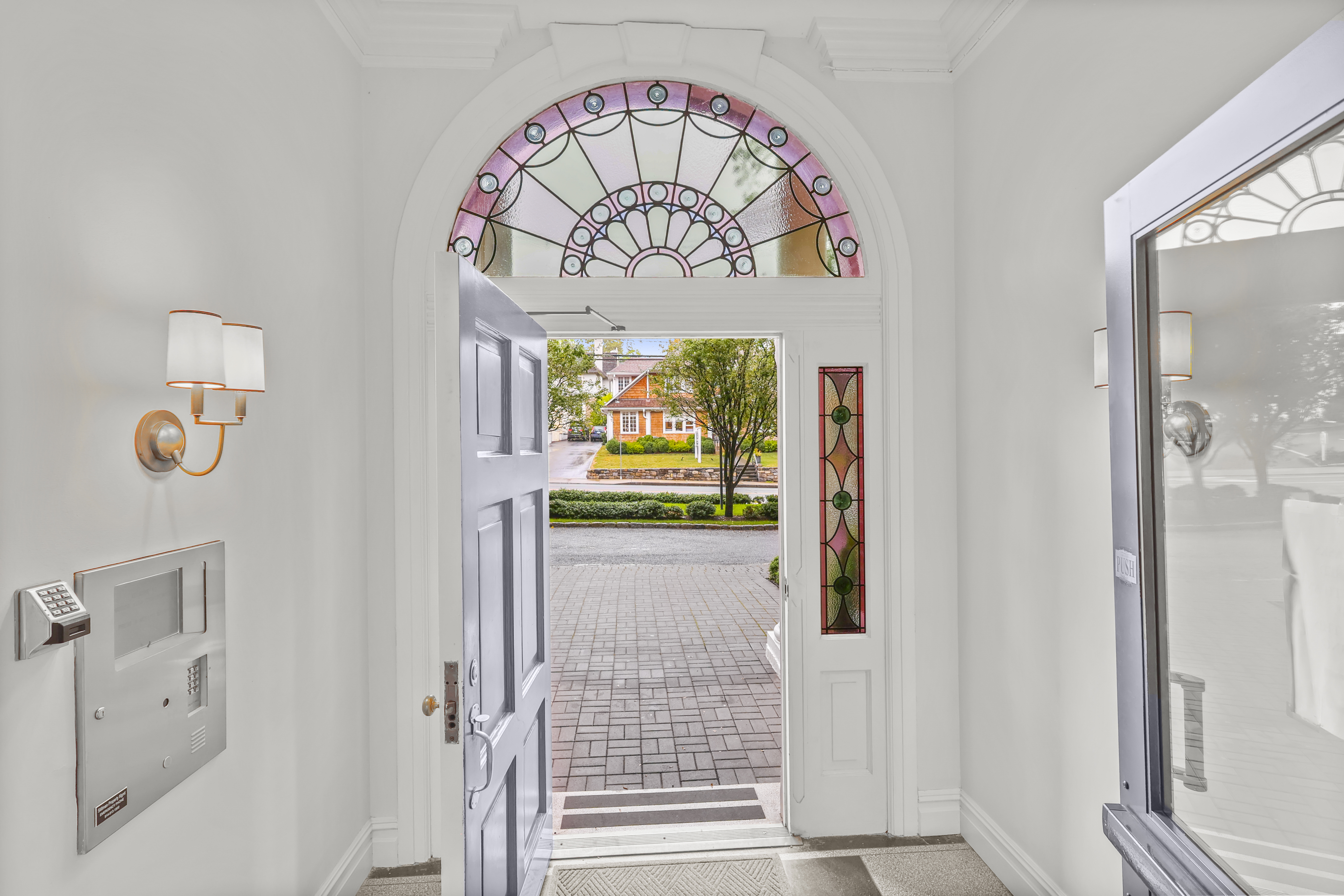 40 W Elm Street 1F